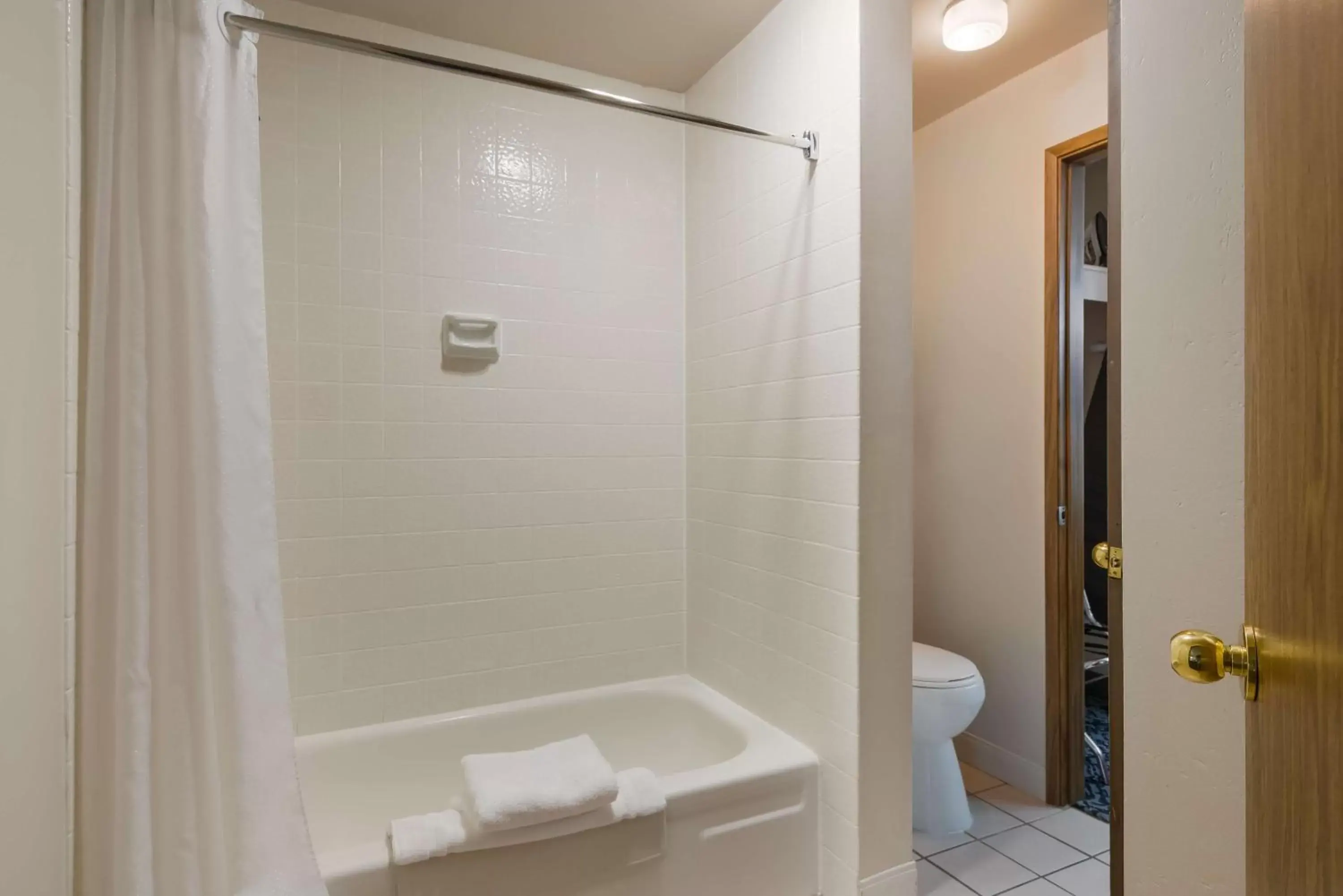 Bathroom in Best Western New Oregon Motel