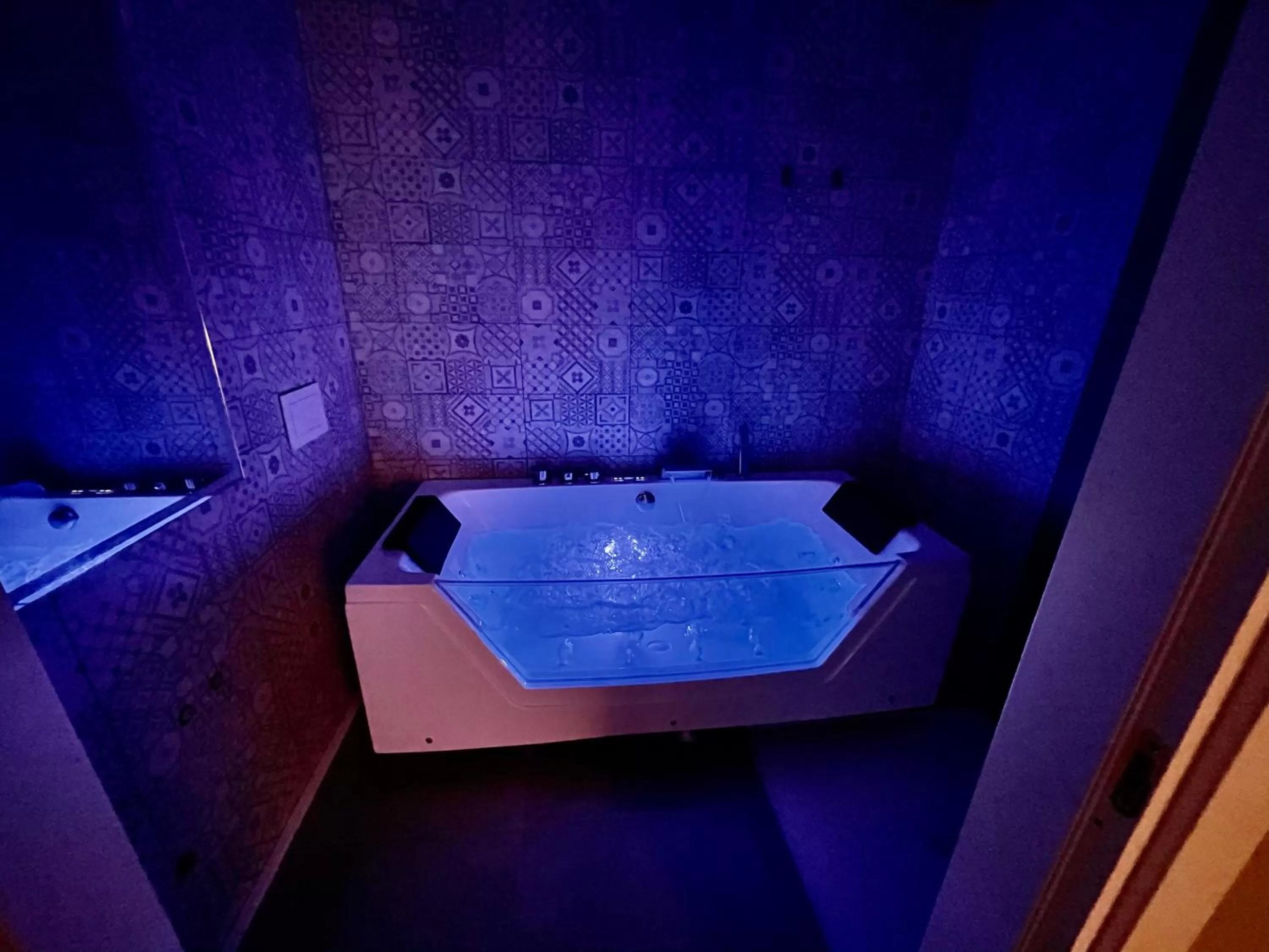 Hot Tub in Palazzo Otello 1847 Wellness & Spa