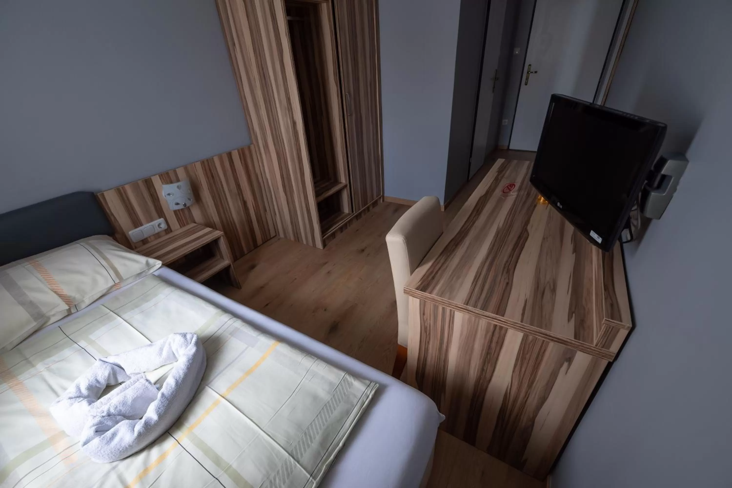 TV/Entertainment Center in Hotel Am Limes