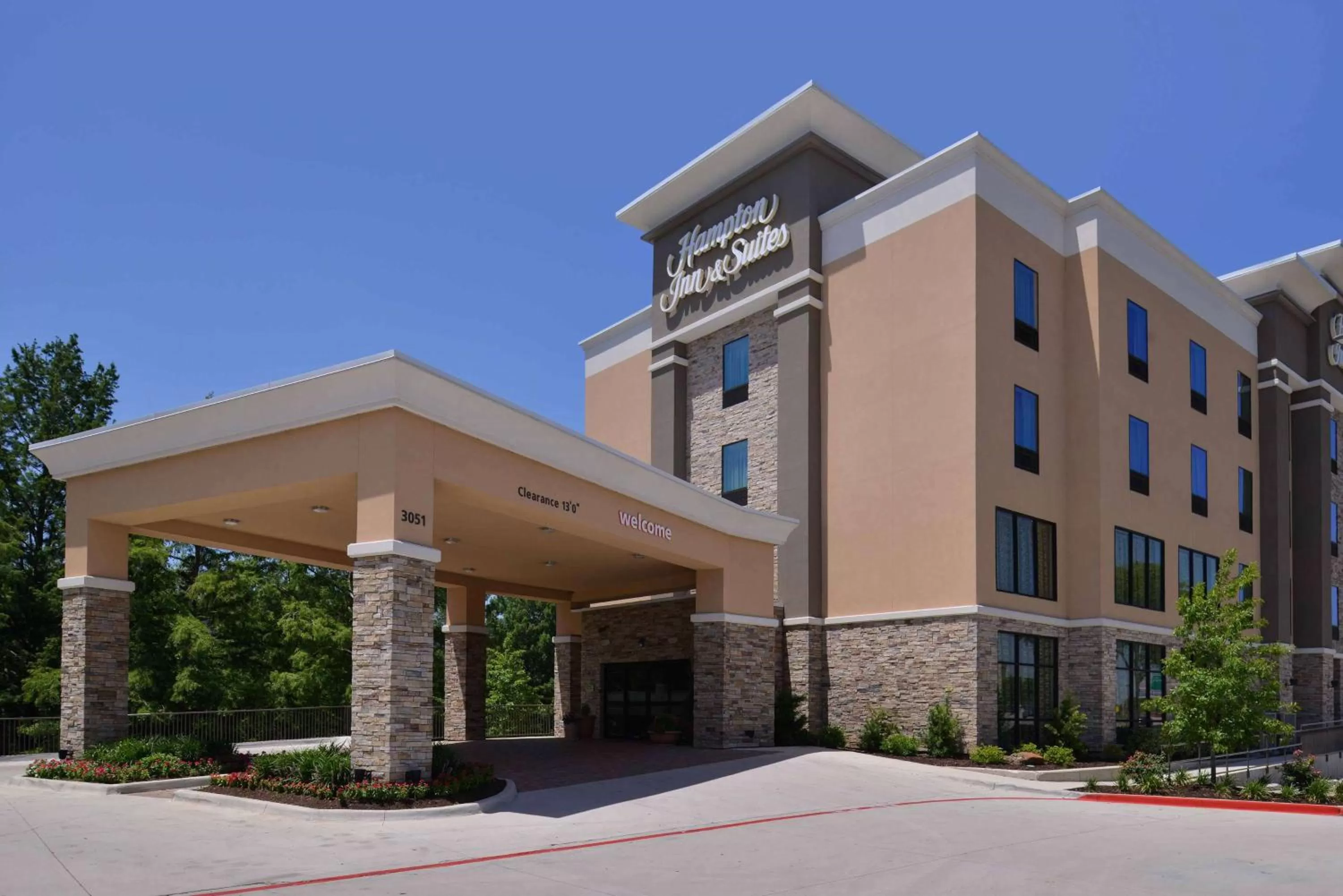 Property building in Hampton Inn & Suites Dallas Market Center