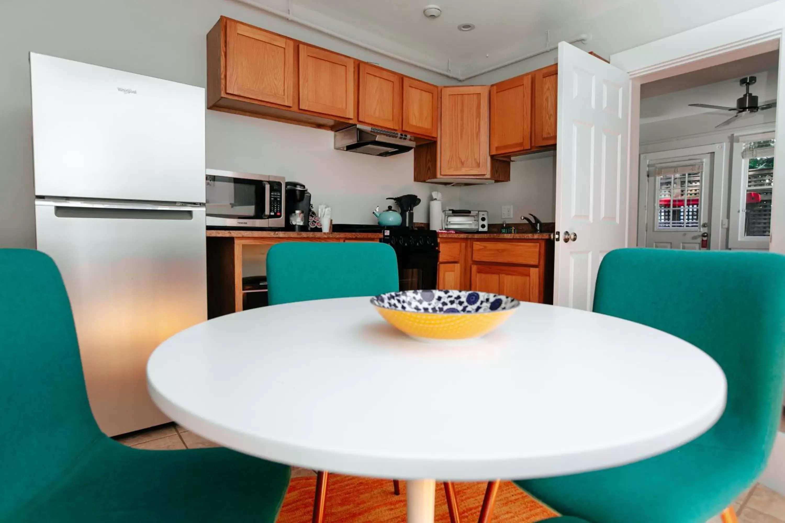 Coffee/tea facilities, Kitchen/Kitchenette in The Provincetown Hotel at Gabriel's