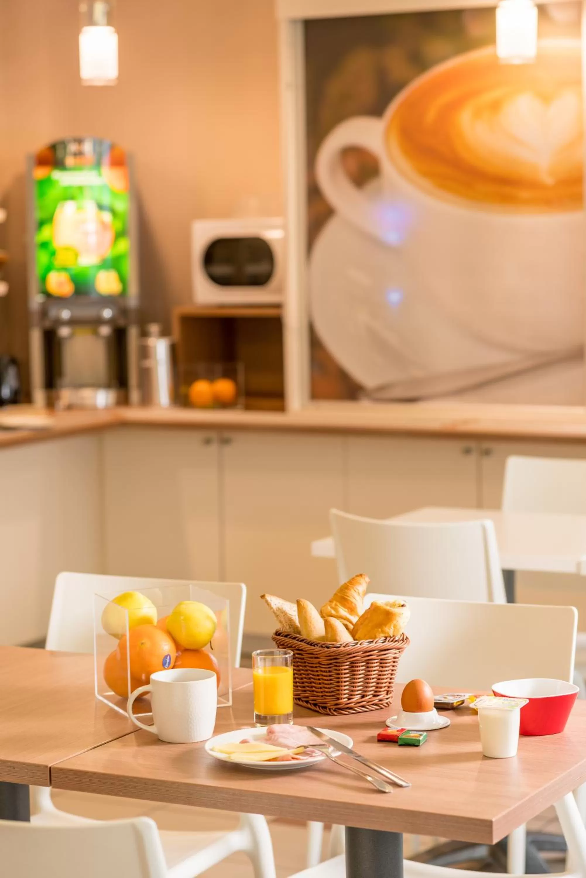 Buffet breakfast in Ace Hôtel Toulouse Blagnac