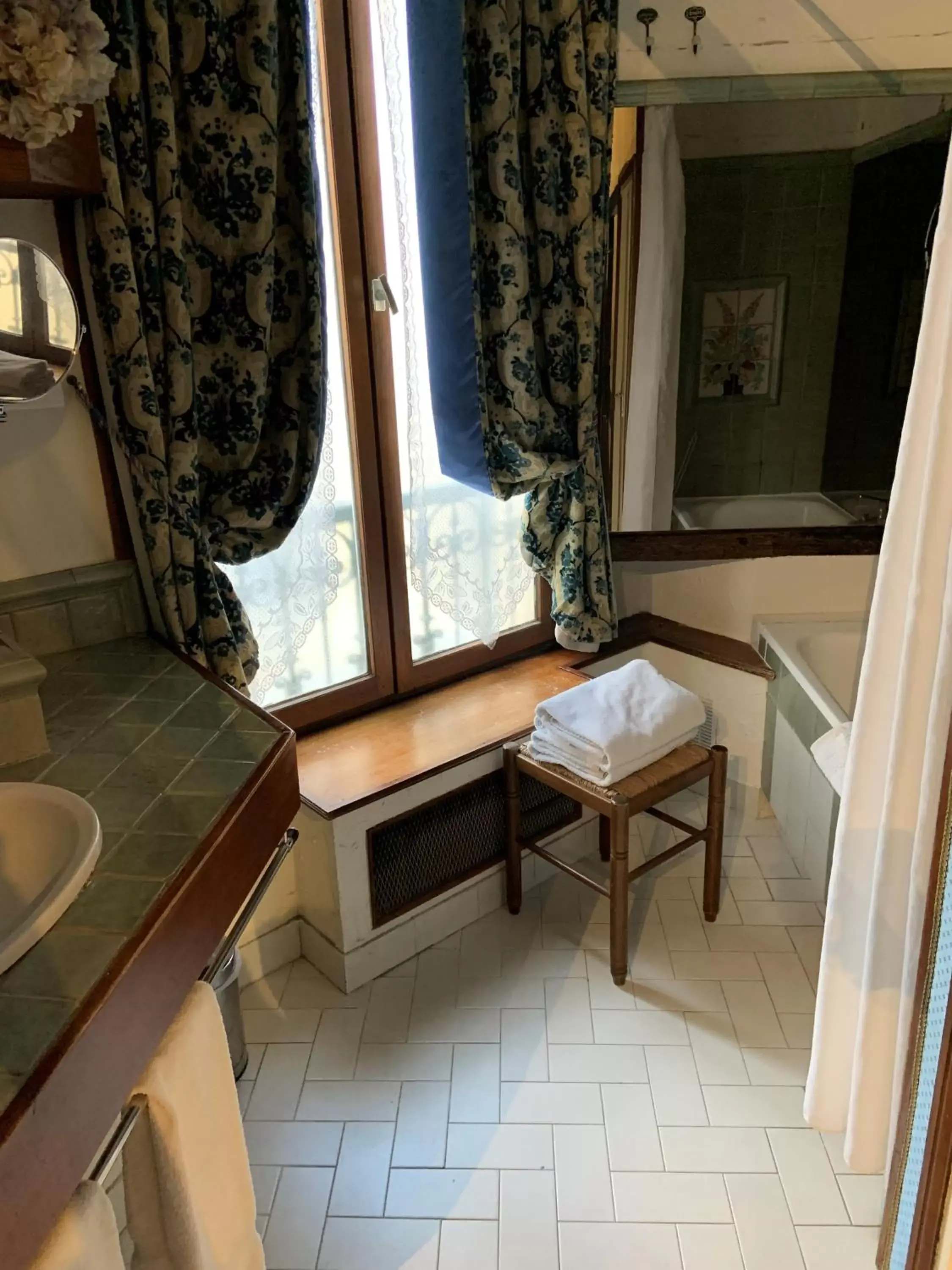 Bathroom, Seating Area in Grand Hôtel Dechampaigne