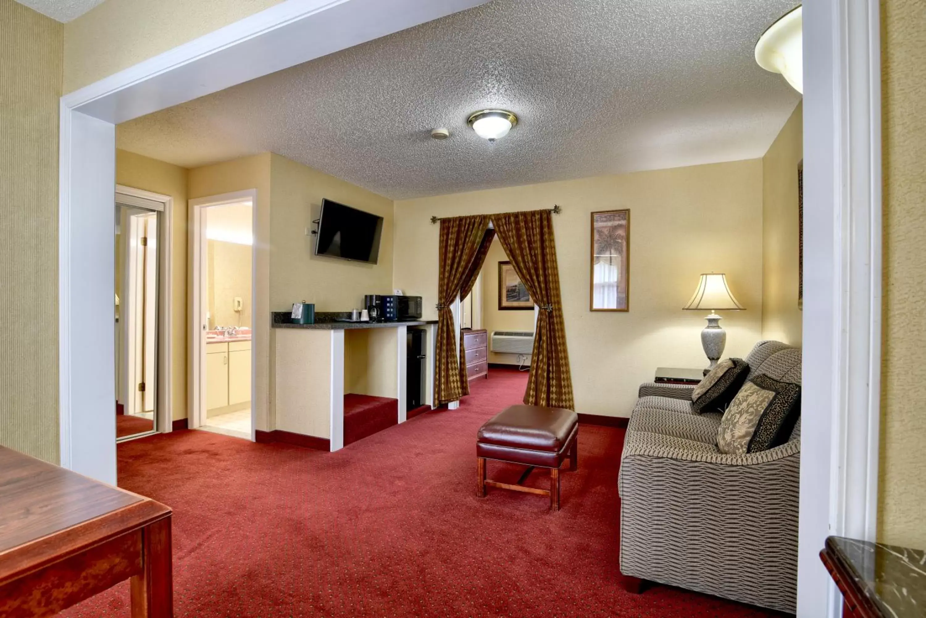 Seating Area in Roosevelt Inn & Suites Saratoga Springs