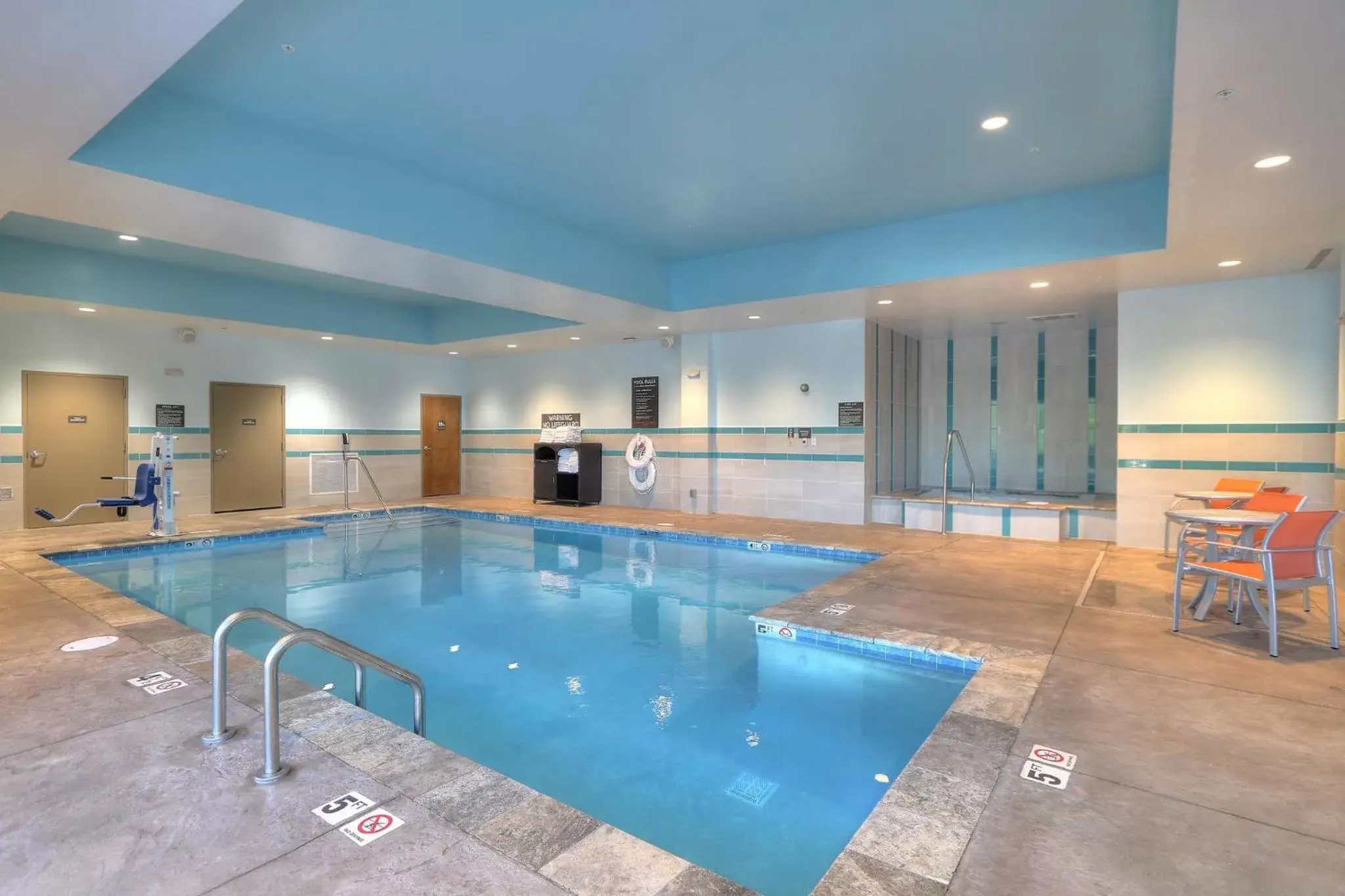 Swimming pool in Holiday Inn & Suites Pigeon Forge Convention Center by IHG Swimming pool in Holiday Inn & Suites Pigeon Forge Convention Center by IHG
