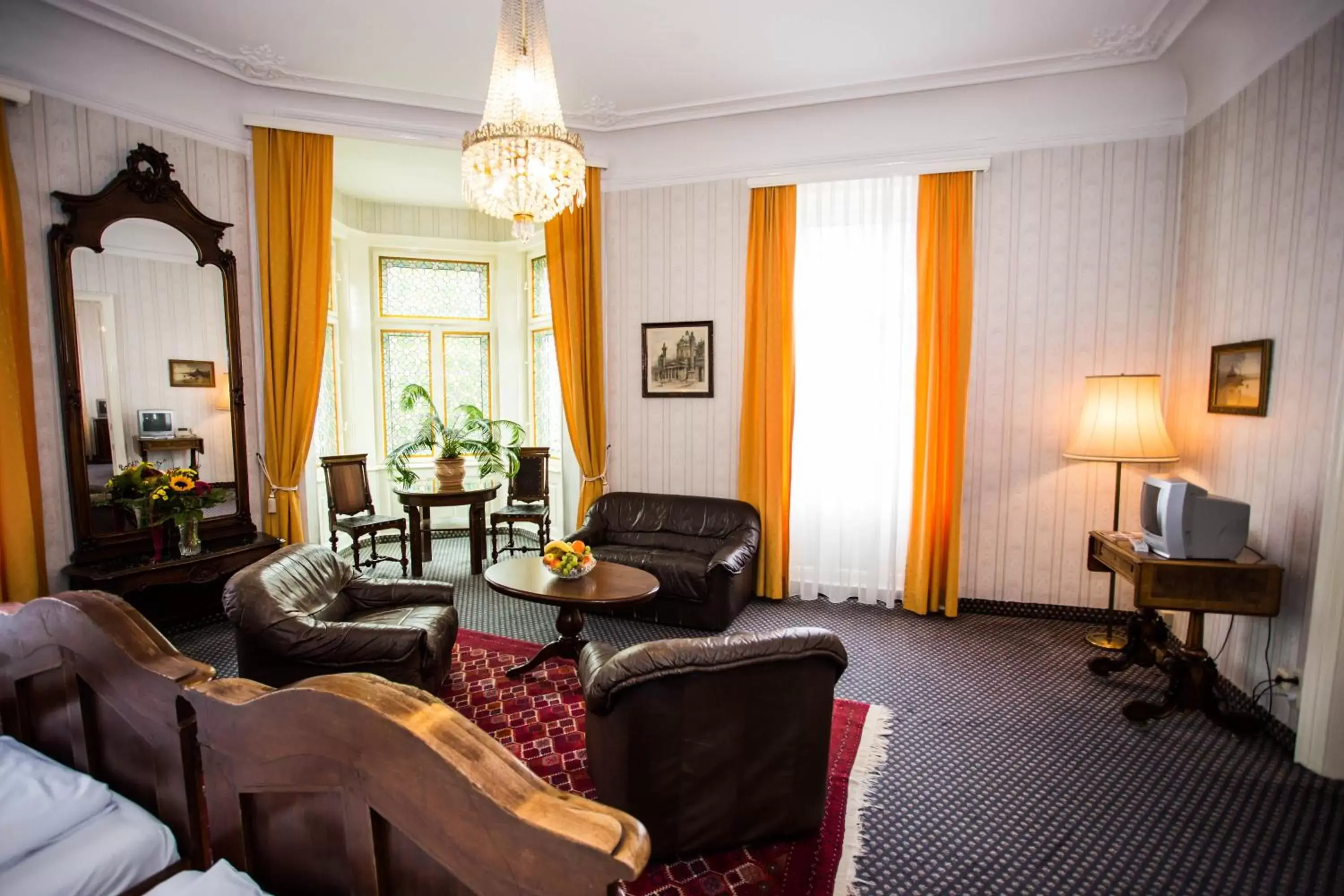 Photo of the whole room, Seating Area in Hotel Atlanta