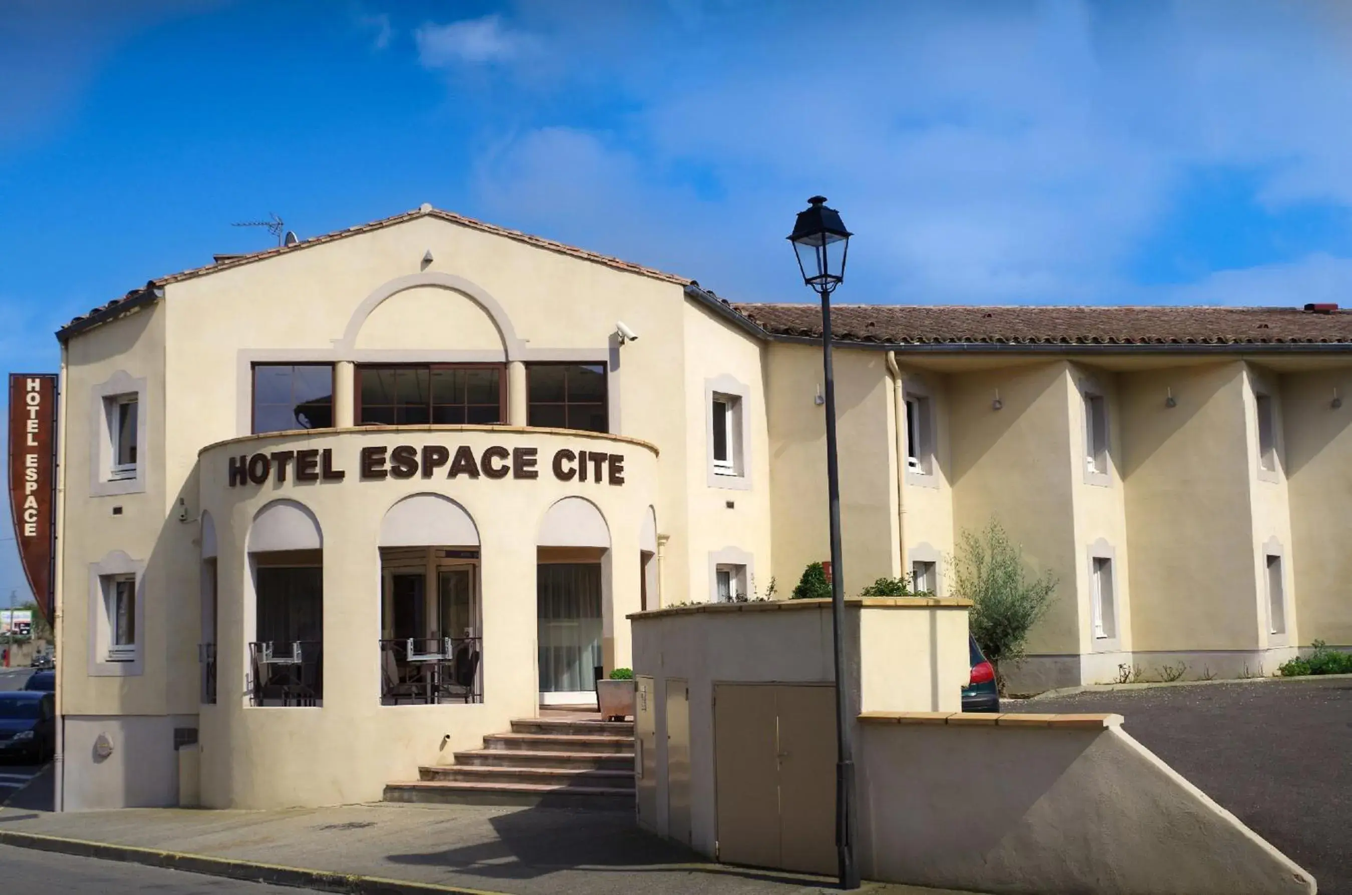 Facade/entrance, Property Building in Hotel Espace Cite