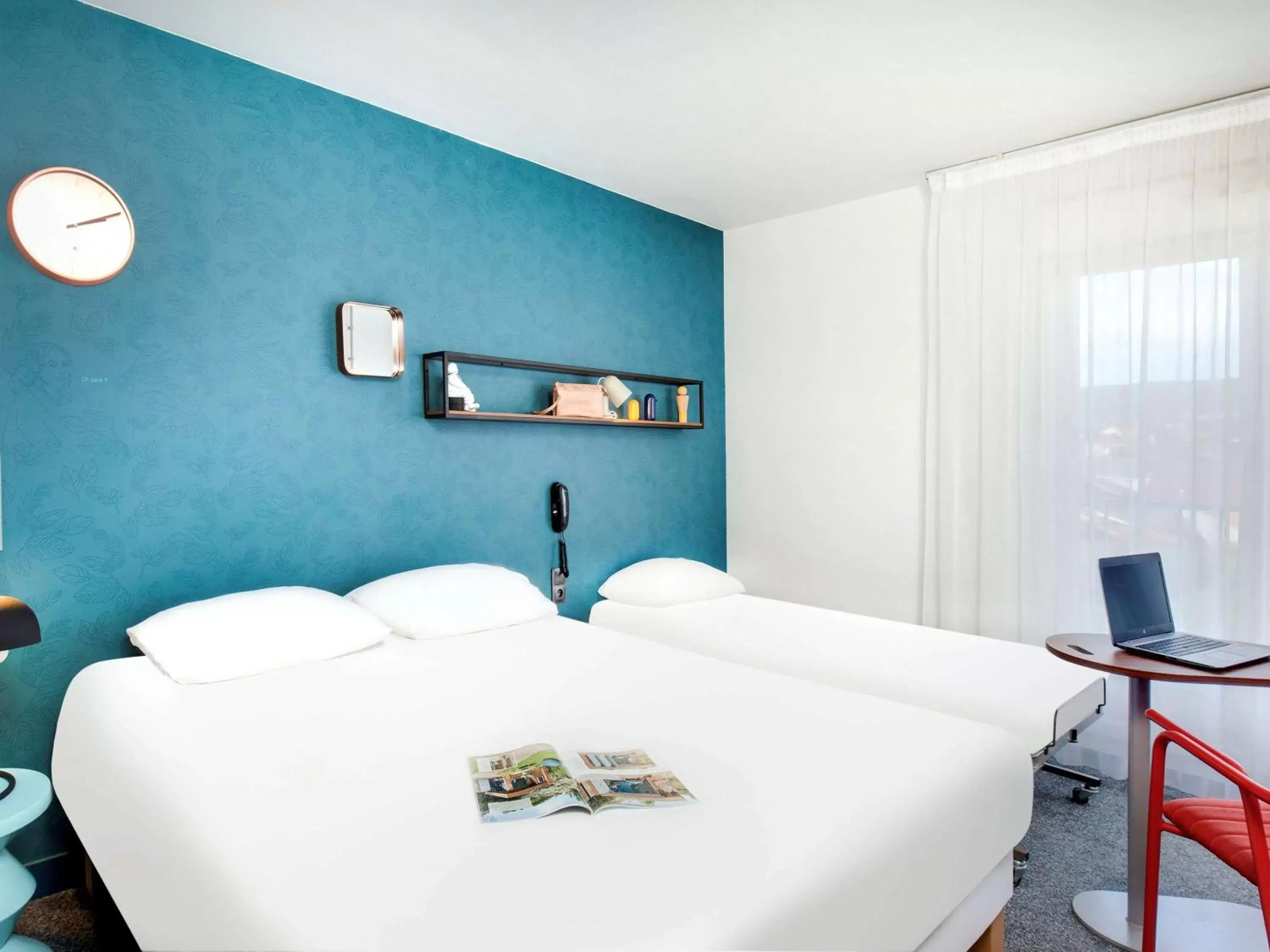 Photo of the whole room, Bed in Hôtel ibis Styles Clermont-Ferrand Gare