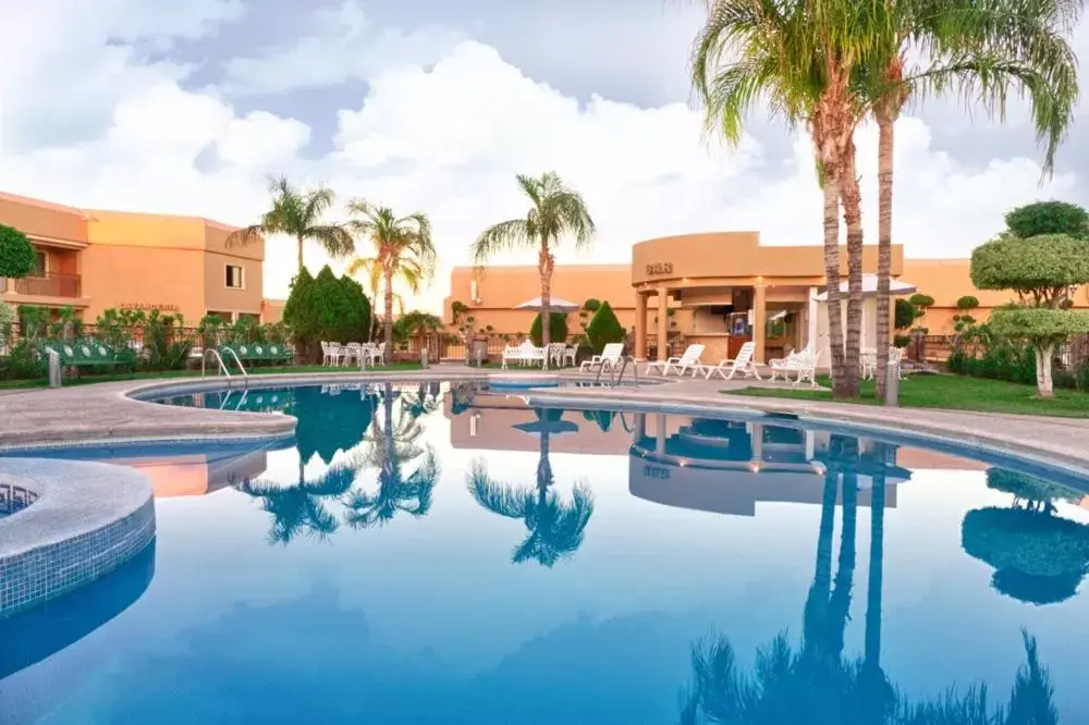 Swimming Pool in Hotel San Angel