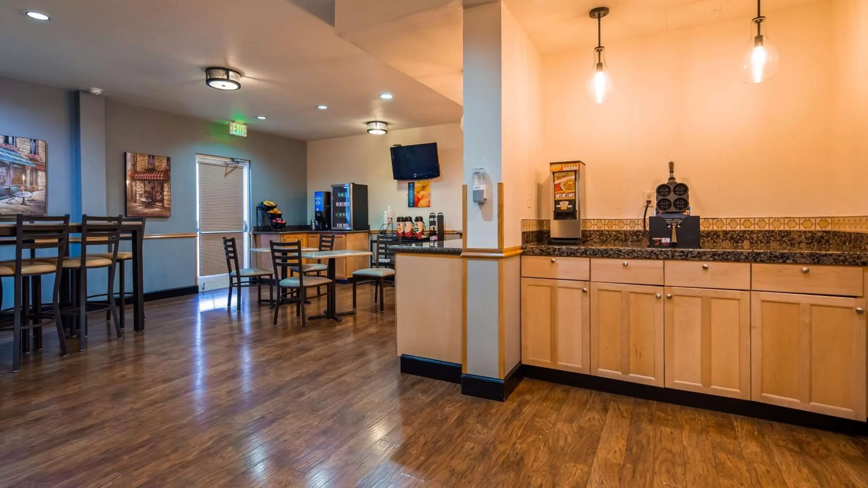 Restaurant/Places to Eat in Best Western Woodburn Inn
