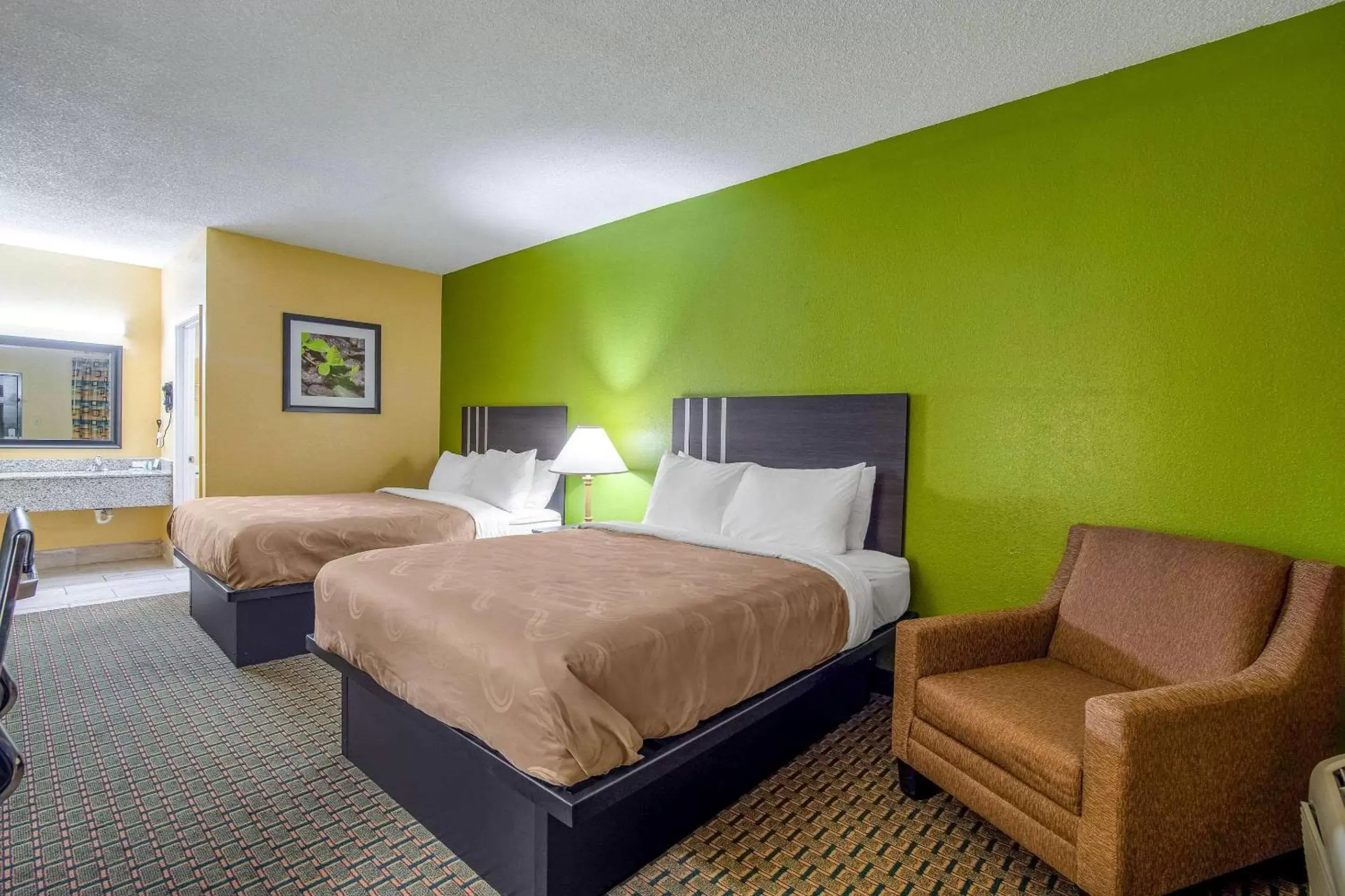 Photo of the whole room, Bed in Quality Inn West Columbia - Cayce