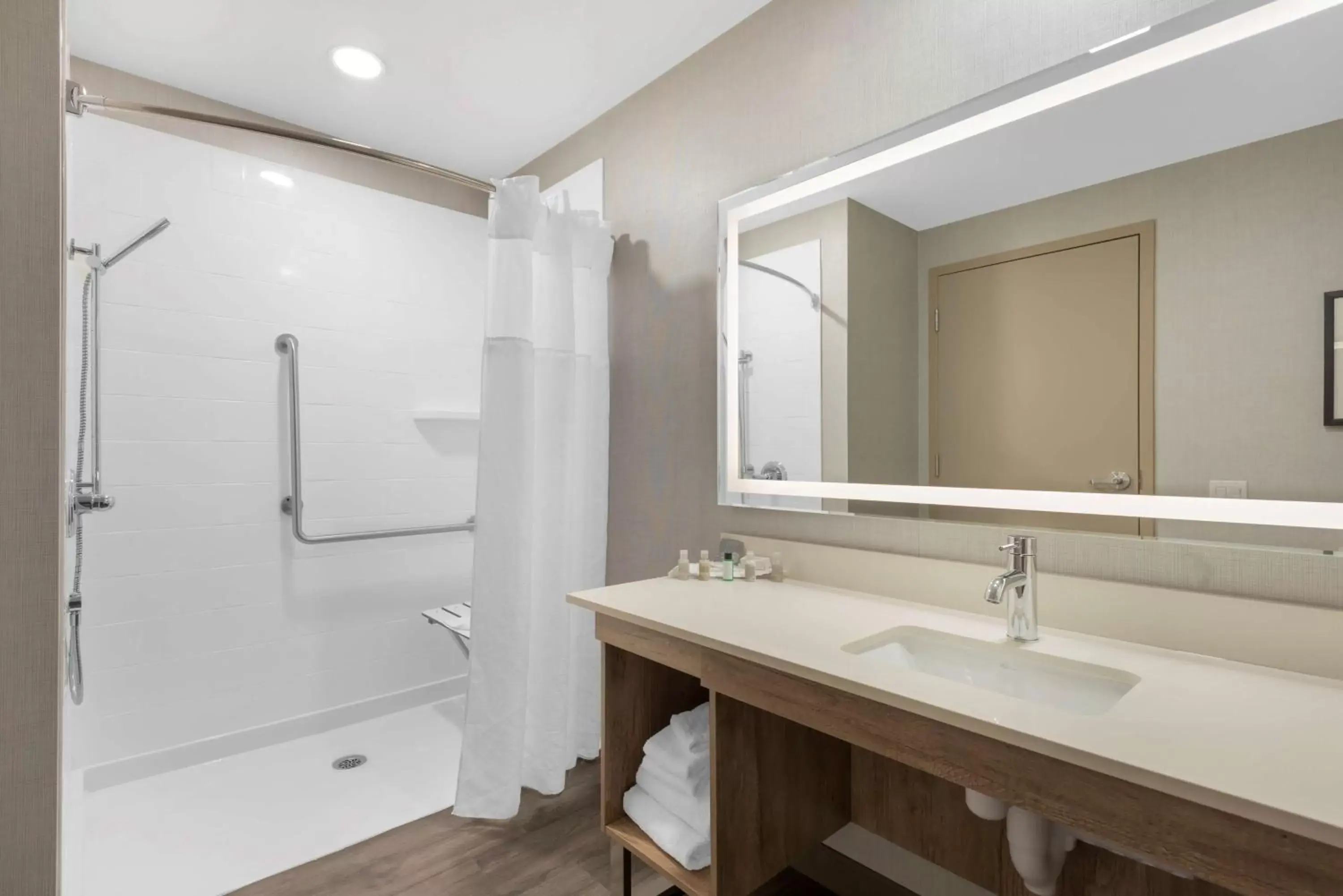 Bathroom in Best Western Premier Executive Residency Medicine Hat