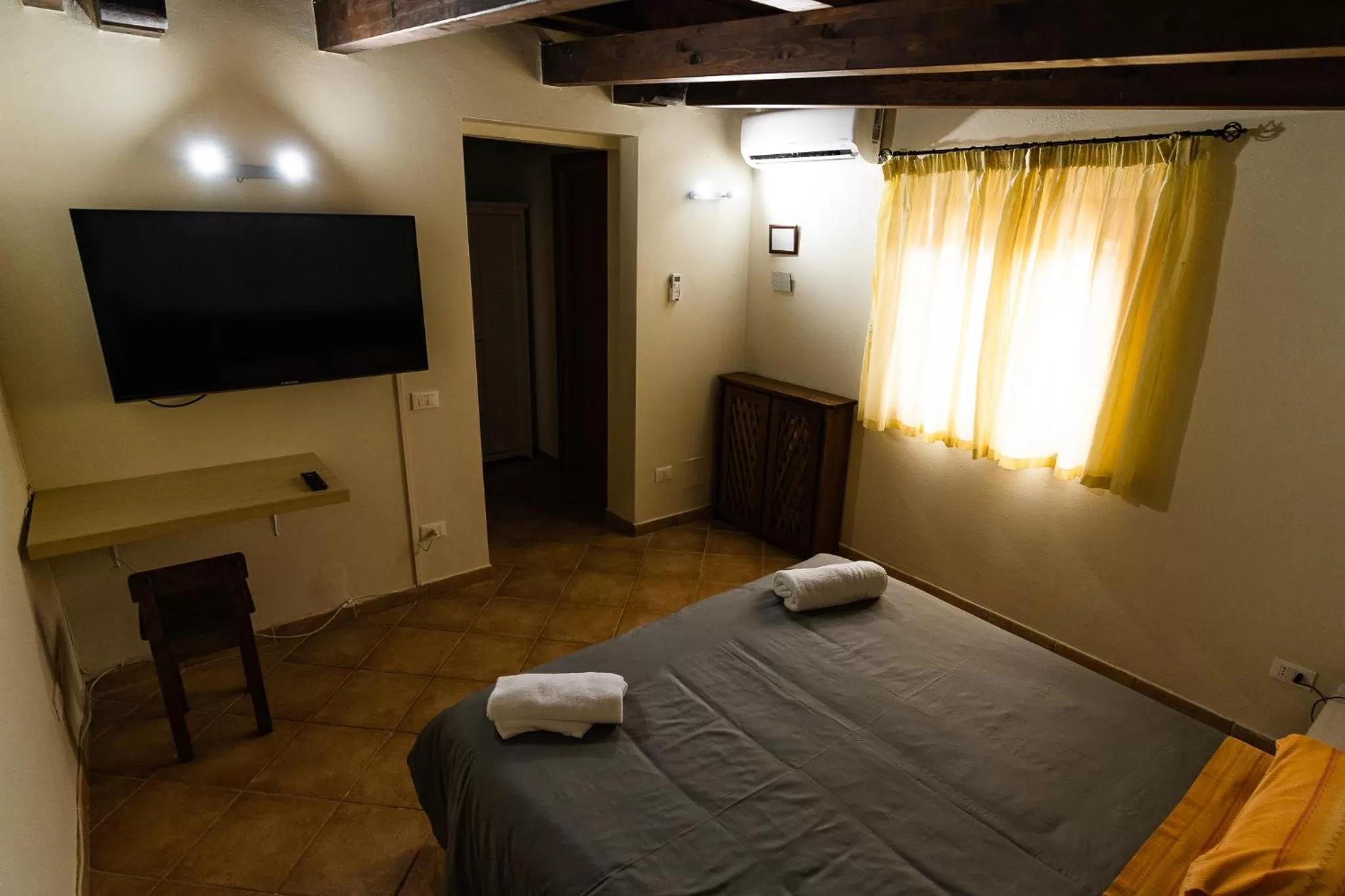 TV/Entertainment Center in B&B Mamy