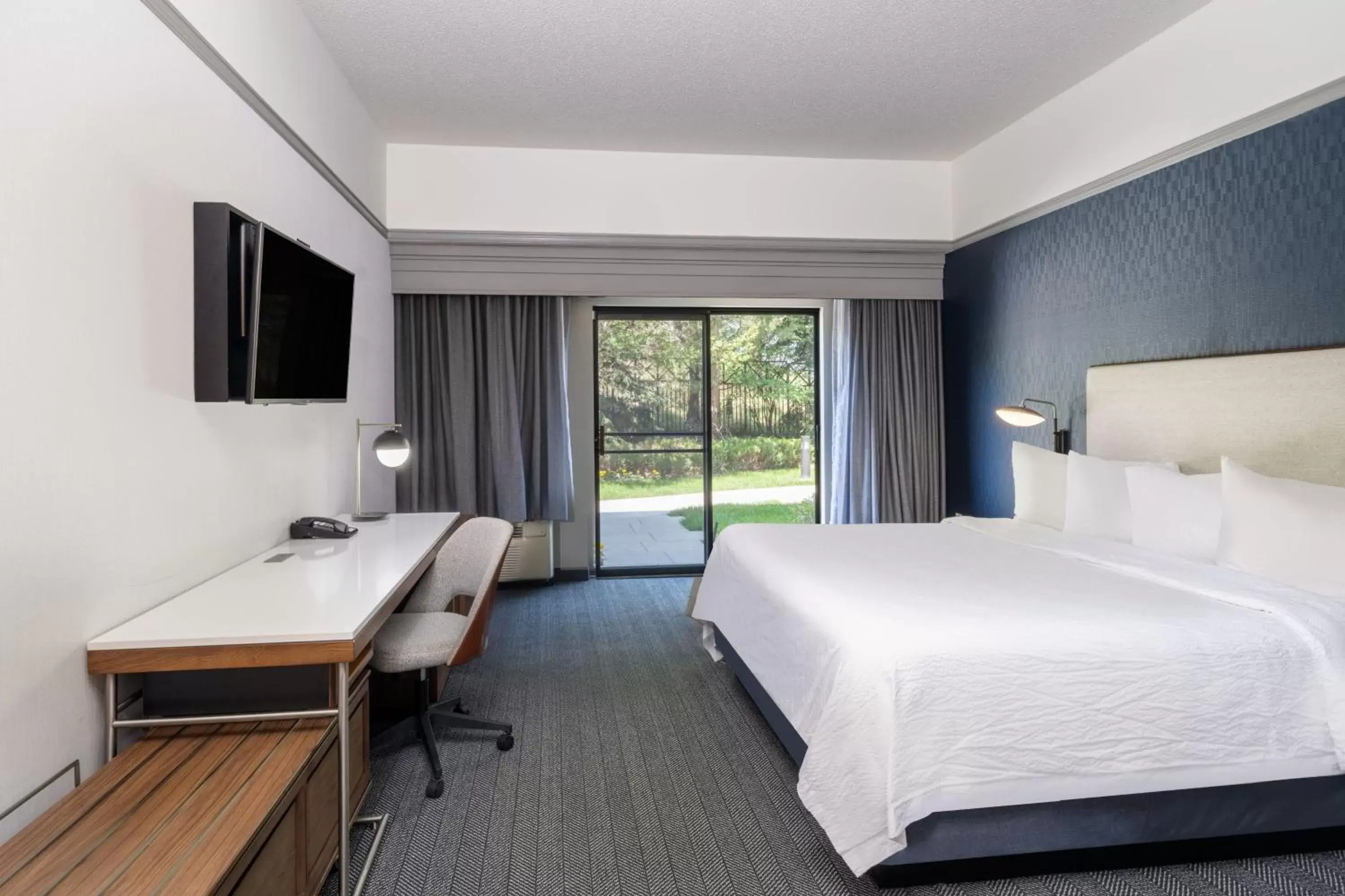Photo of the whole room, Bed in Courtyard by Marriott Colorado Springs South