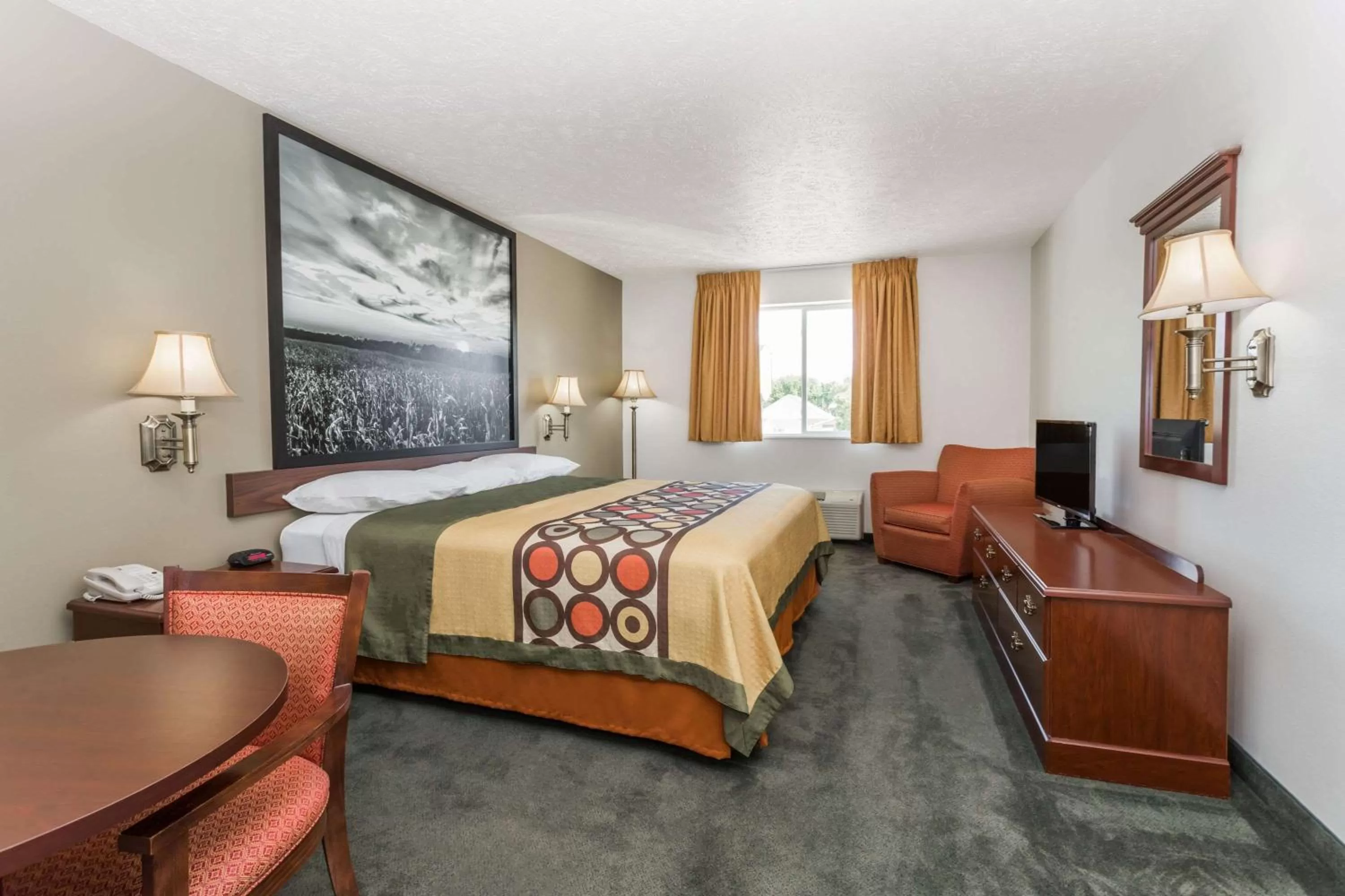 Photo of the whole room, Bed in Super 8 by Wyndham Alma