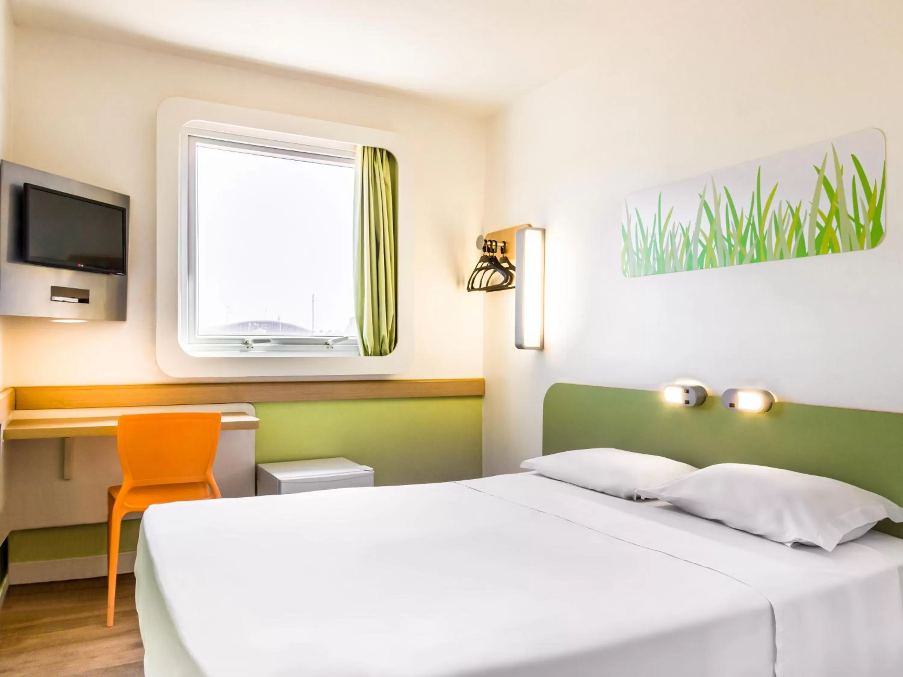 Bedroom, Bed in ibis budget Antwerpen Centraal Station