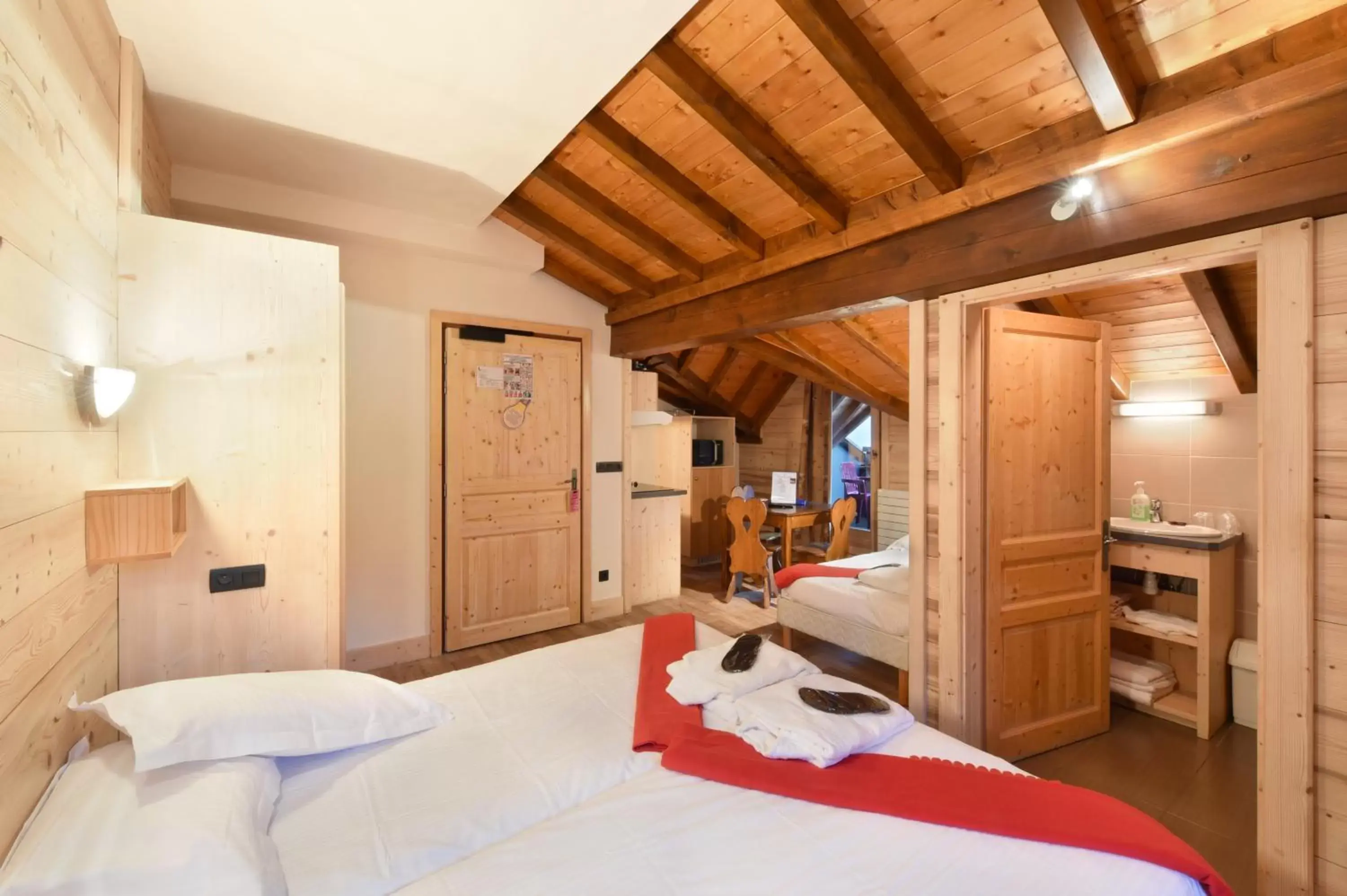 Bedroom, Bed in Loc'Hotel Alpen Sports