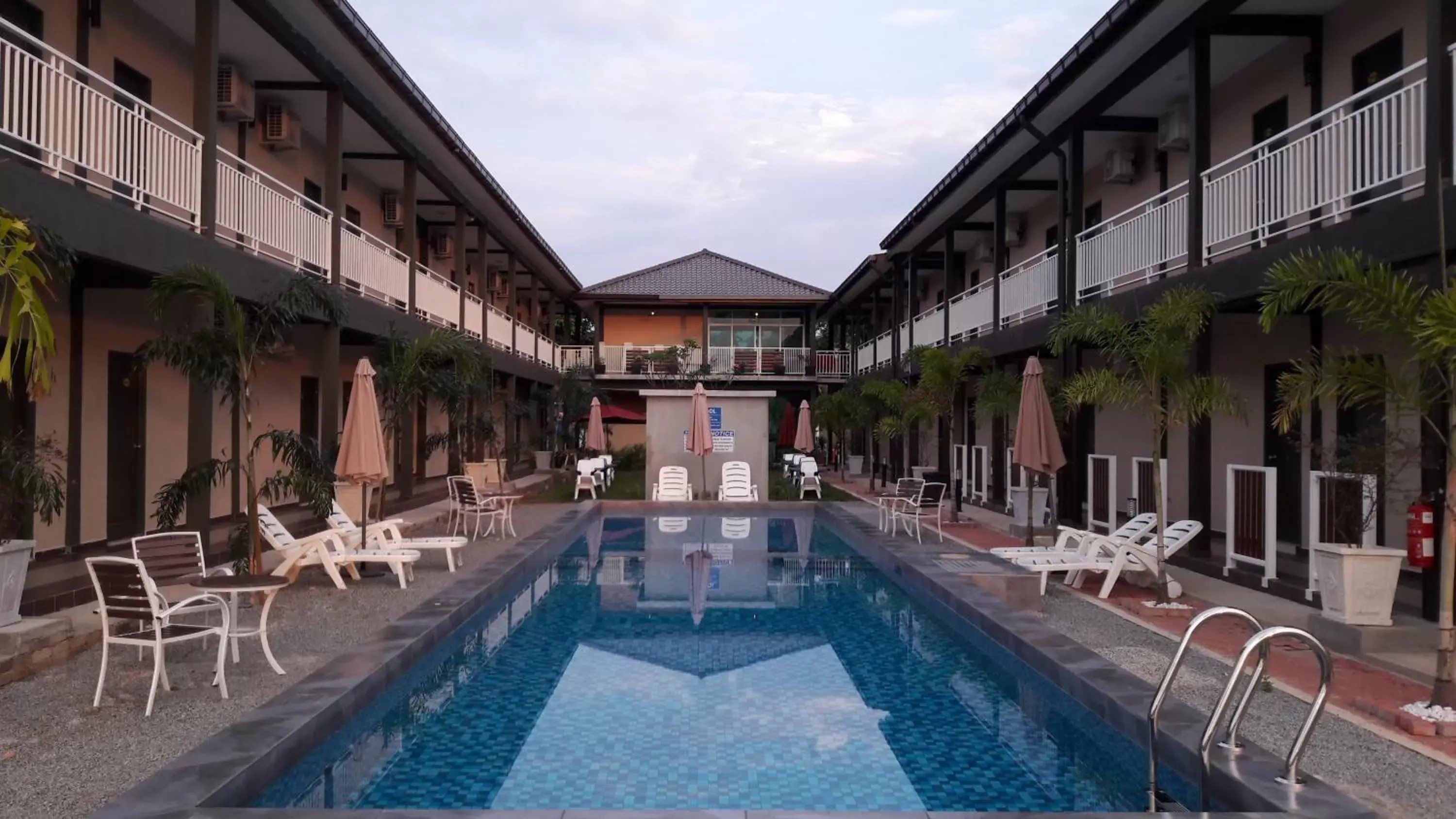 Swimming Pool in Destini Akef Villa