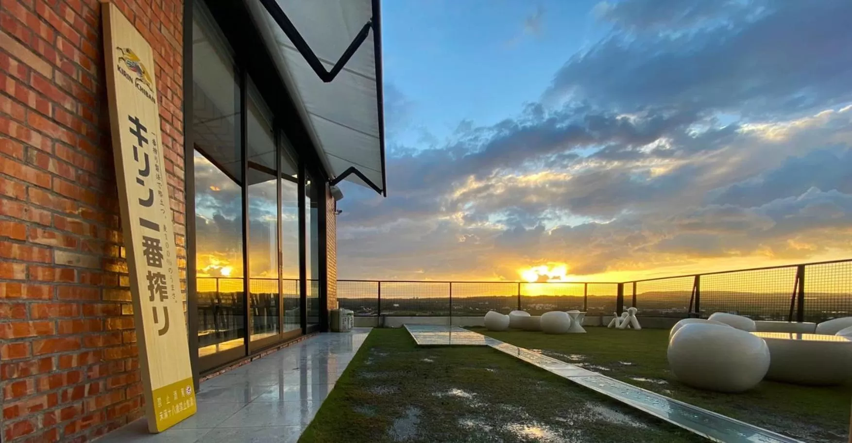 Restaurant/places to eat in FFF Hotel