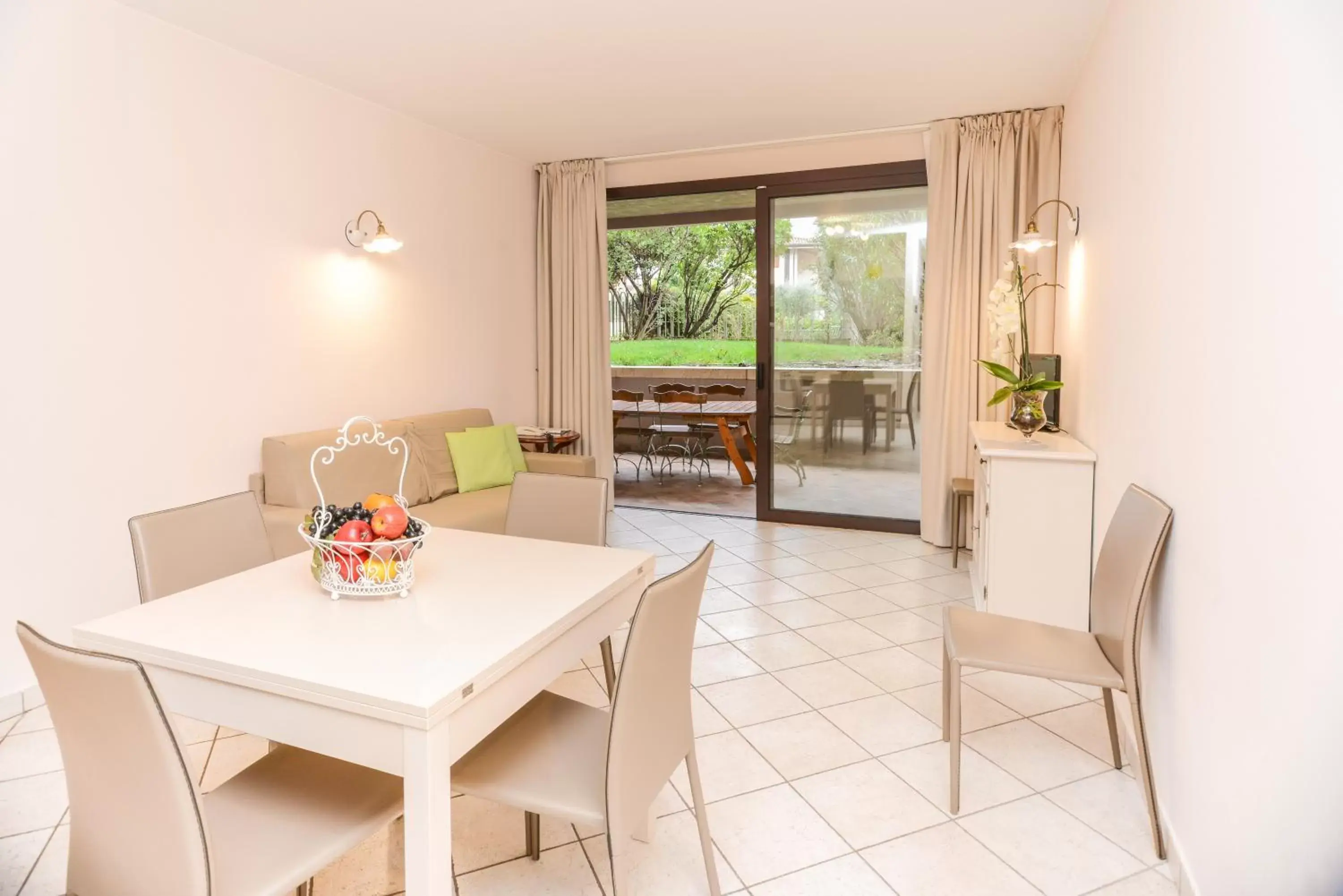 Patio, Dining Area in Il Sogno Apartments