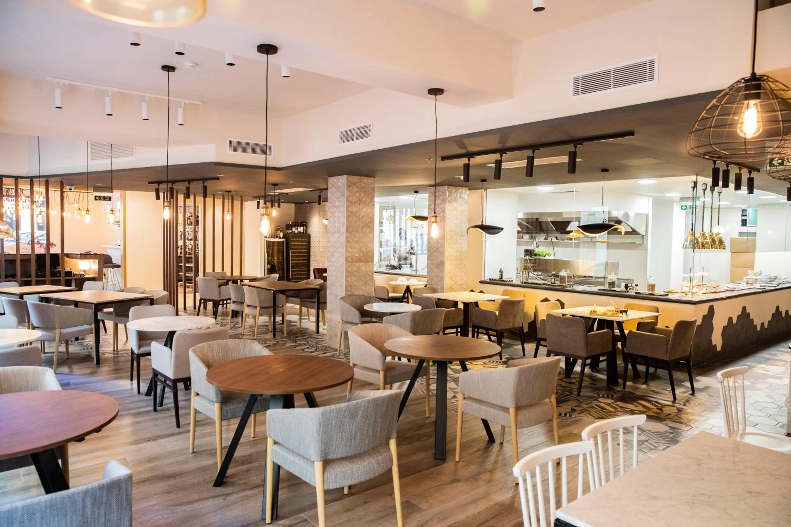 Restaurant/places to eat in 1926 Le Soleil Hotel & Spa