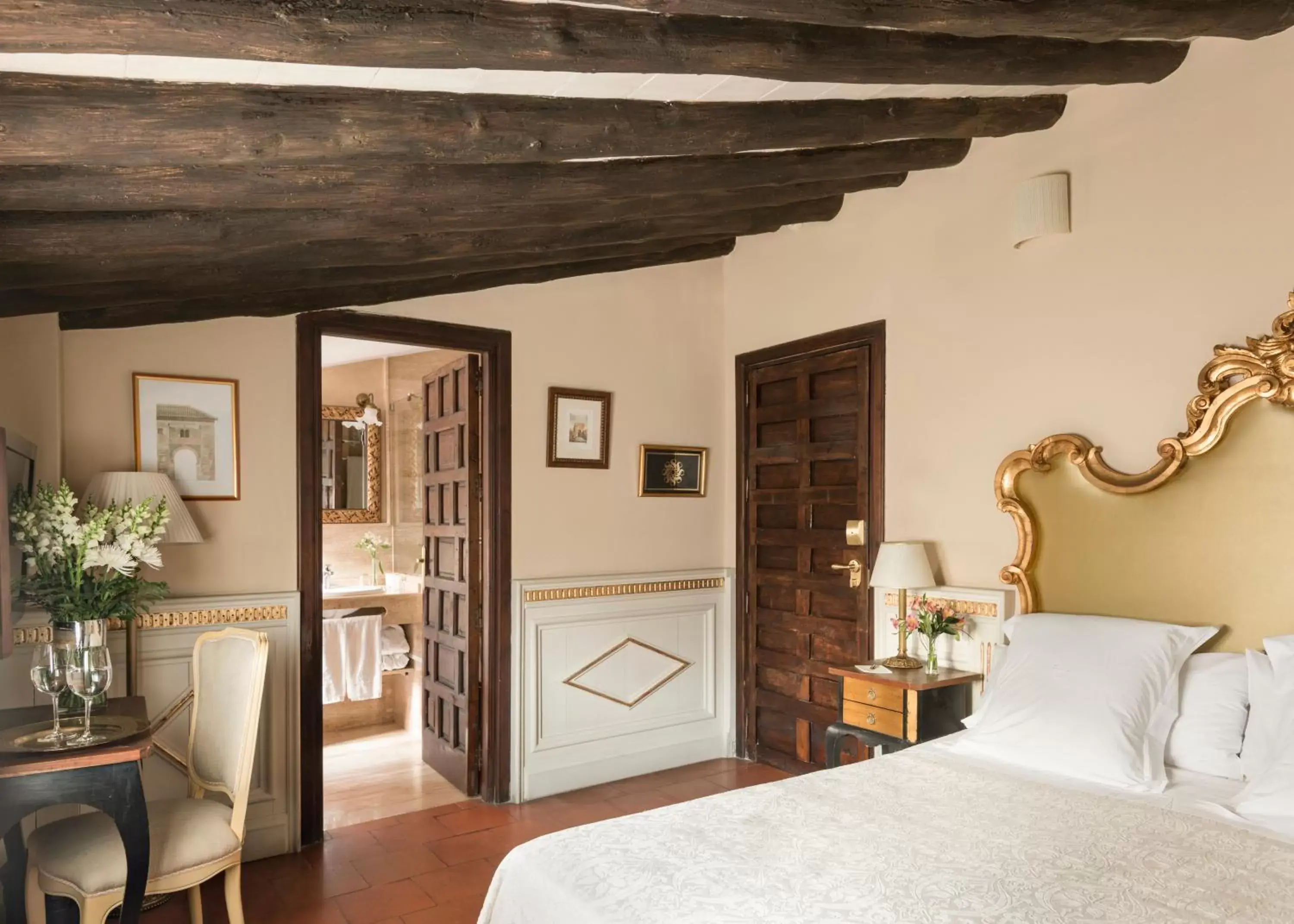 Photo of the whole room in Hotel Casa 1800 Granada