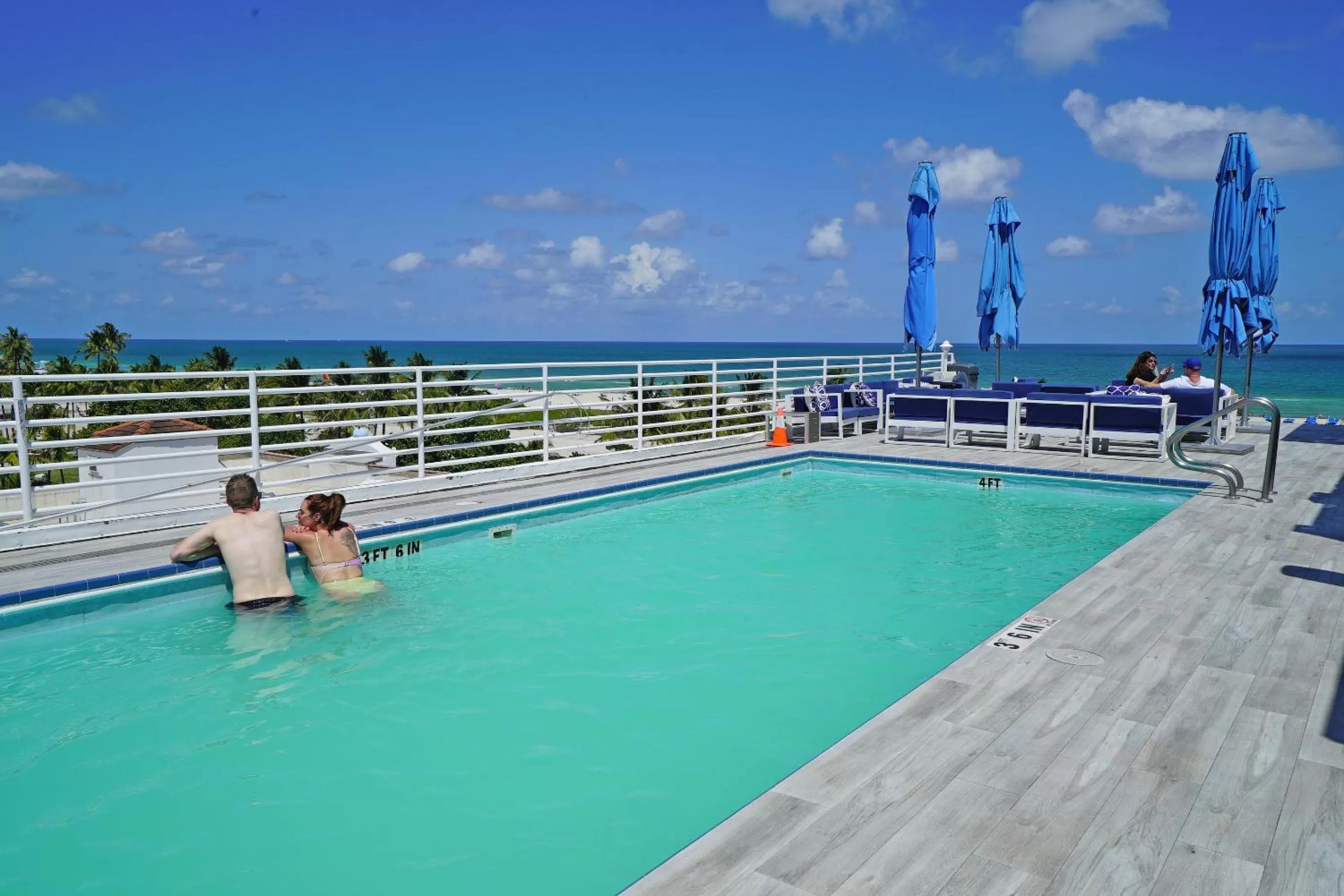 Swimming pool in Deluxe apartments at the Congress