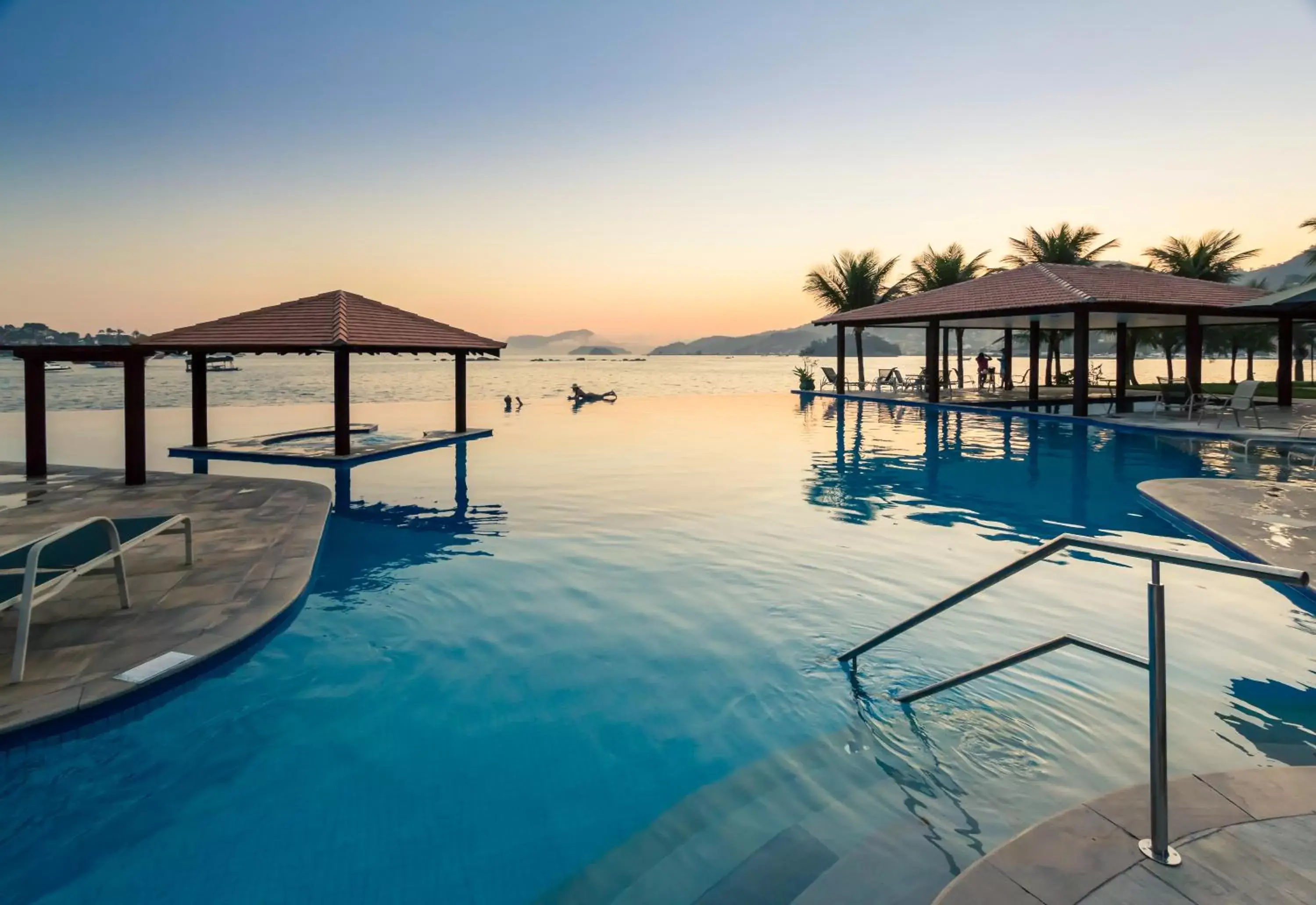 Swimming Pool in Mercure Angra dos Reis