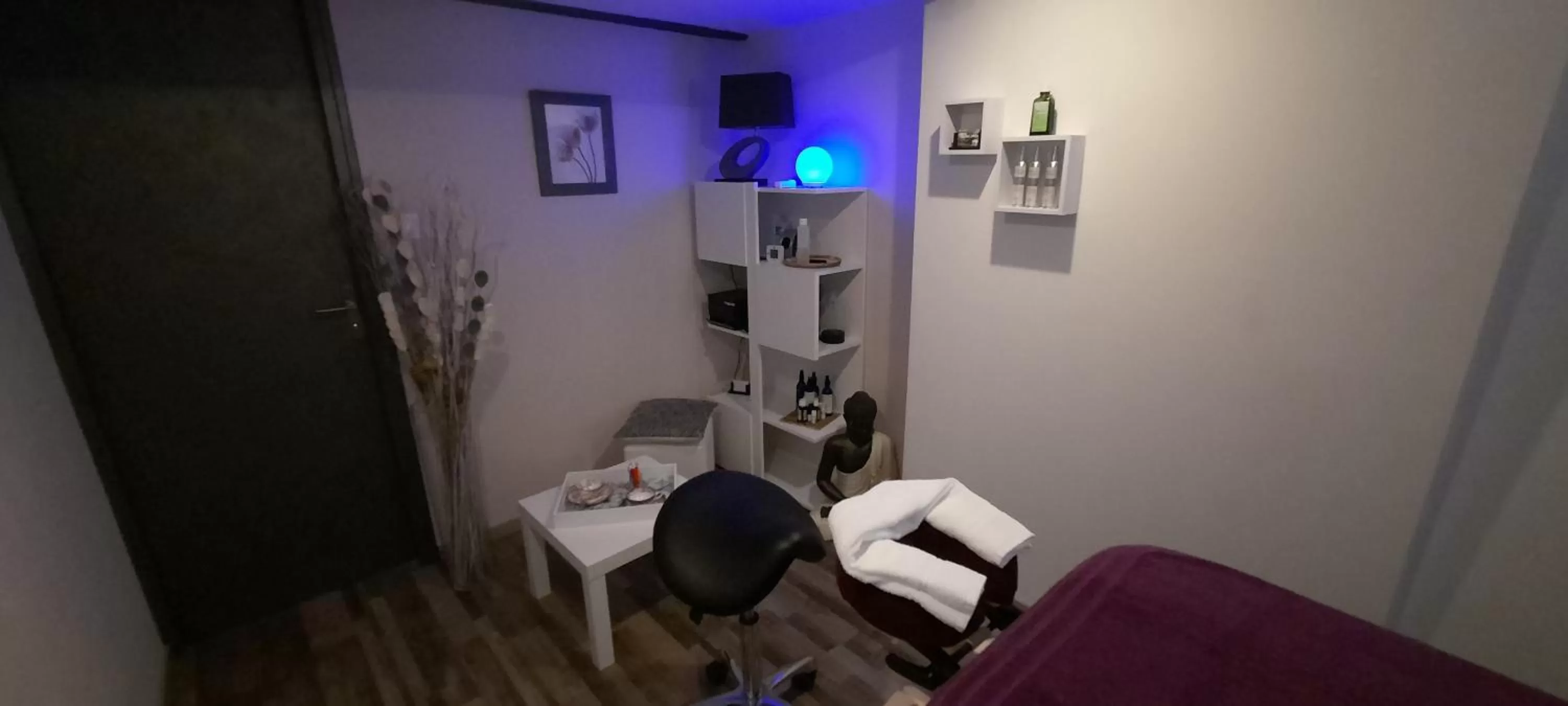 Spa and wellness centre/facilities, TV/Entertainment Center in L'instant bleu