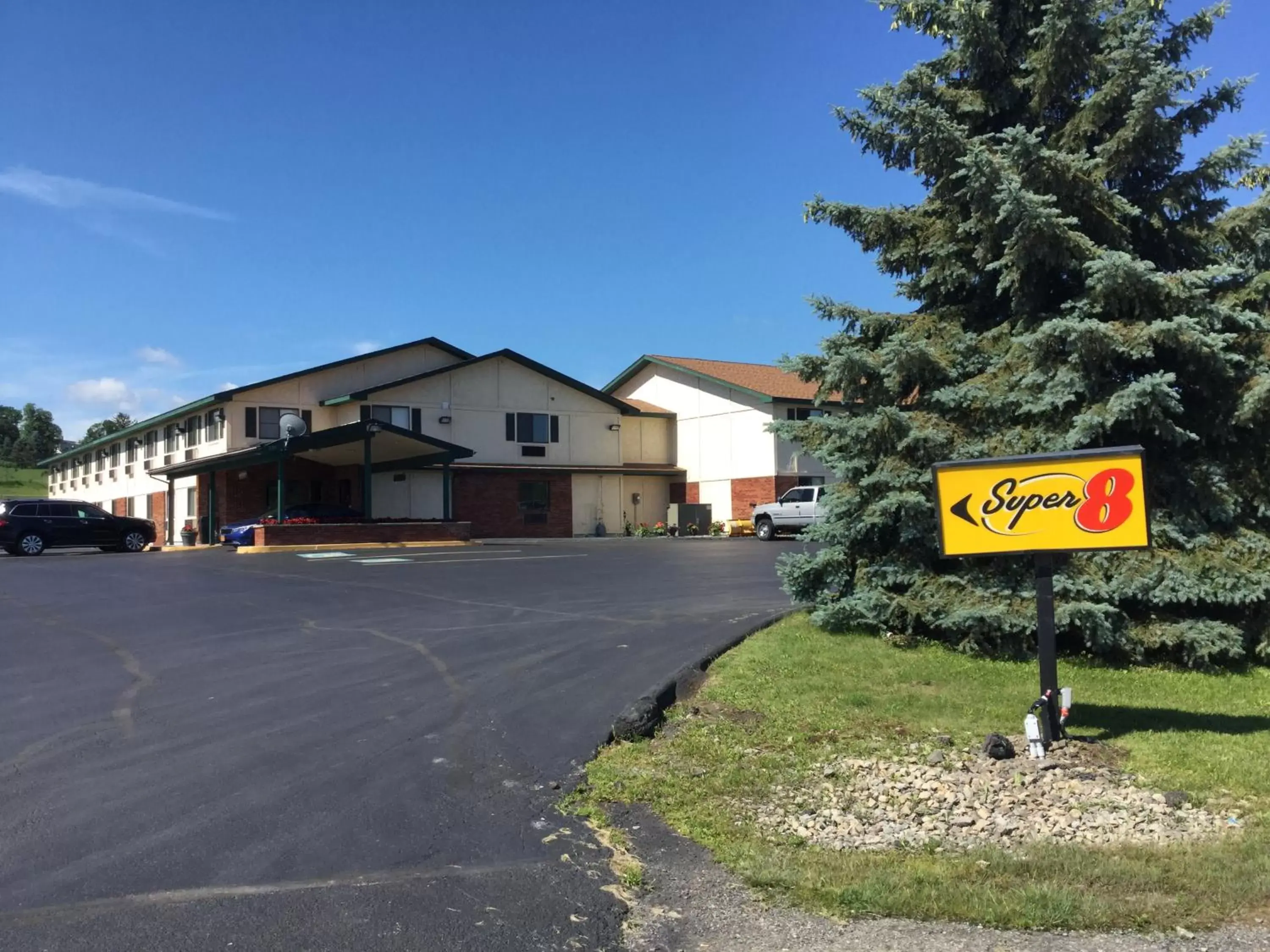 Property building in Super 8 by Wyndham Amsterdam Property building in Super 8 by Wyndham Amsterdam