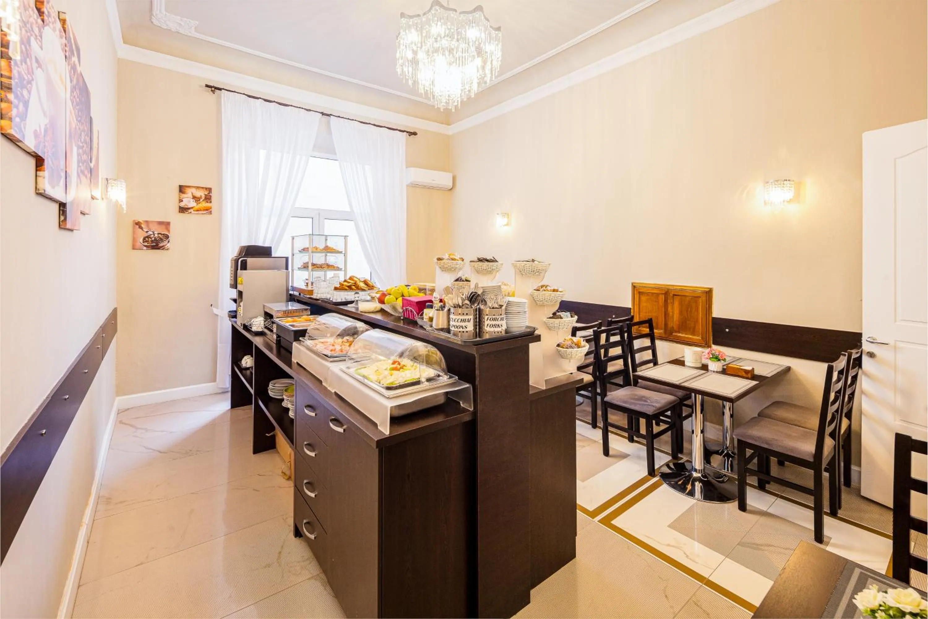 Restaurant/places to eat in Hotel Bijou Roof Terrace