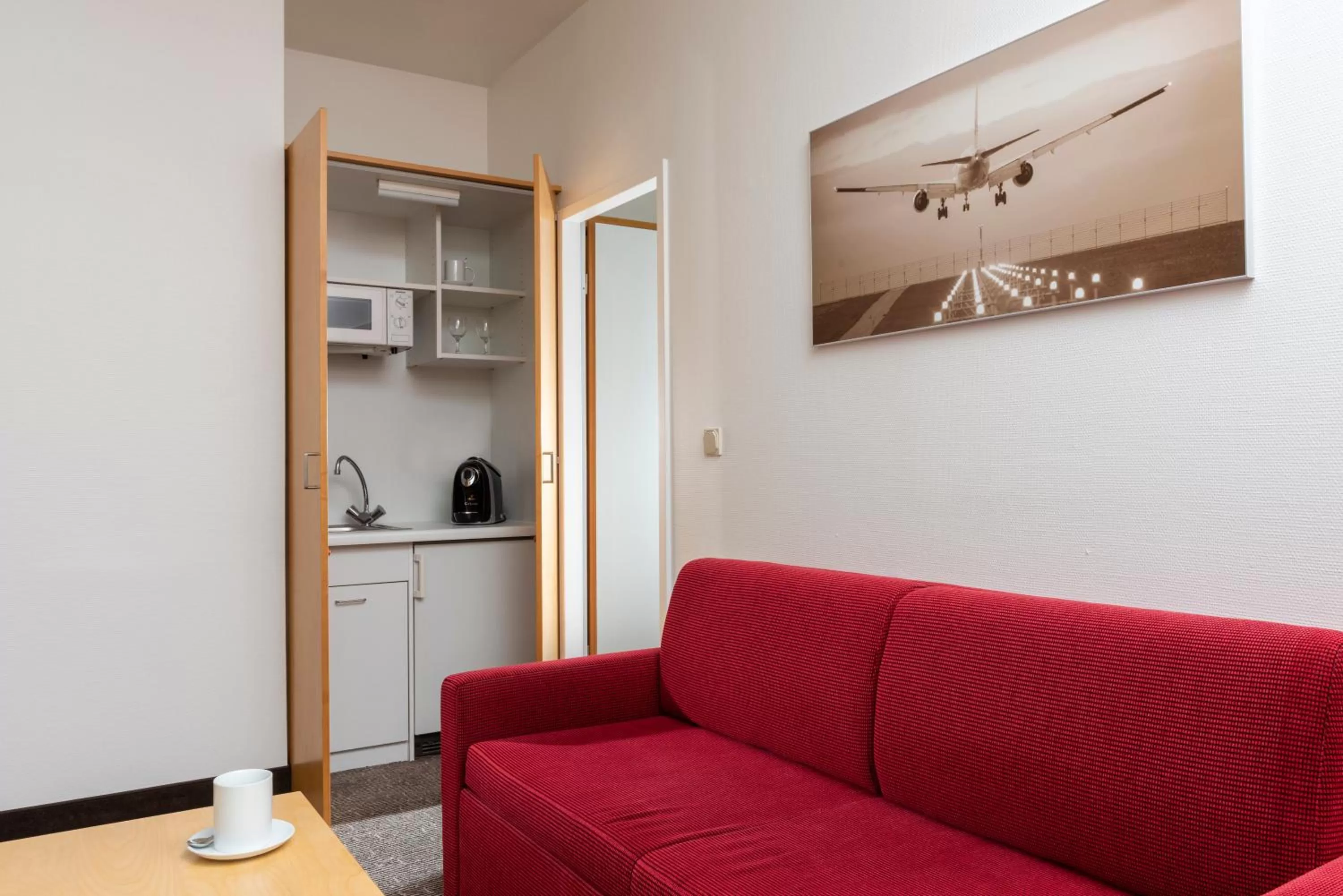 Seating area in Holiday Inn Frankfurt Airport - Neu-Isenburg by IHG