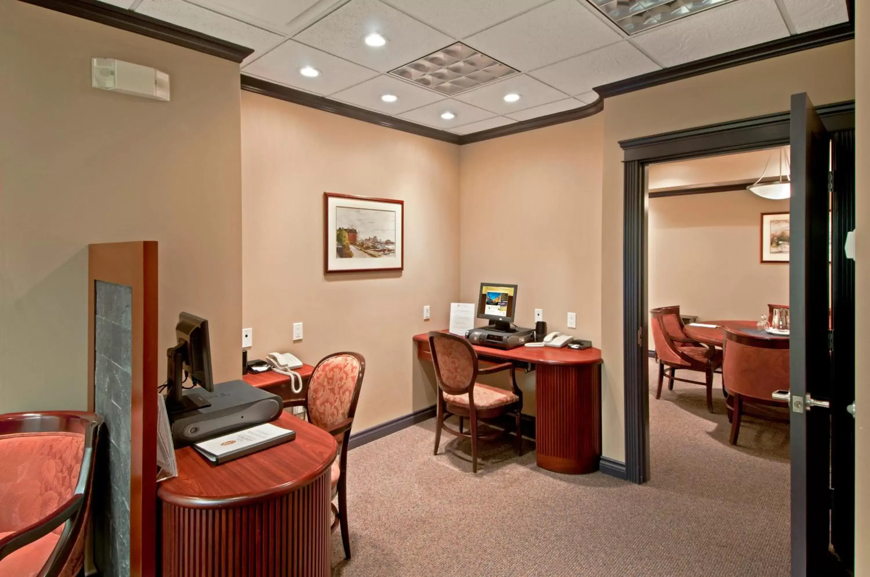 Business facilities in Hotel Grand Pacific