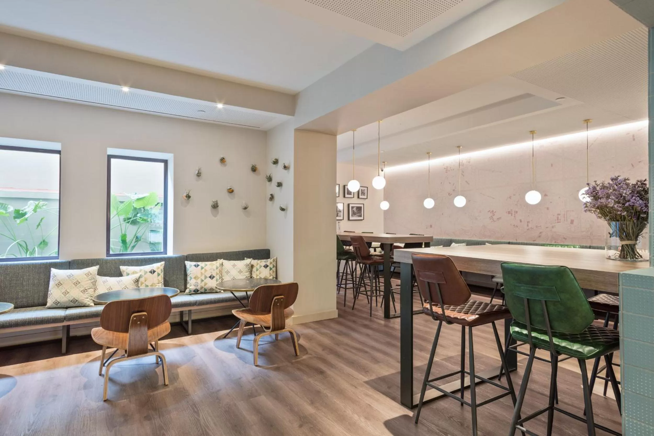 Lounge or bar in Hotel Via Augusta