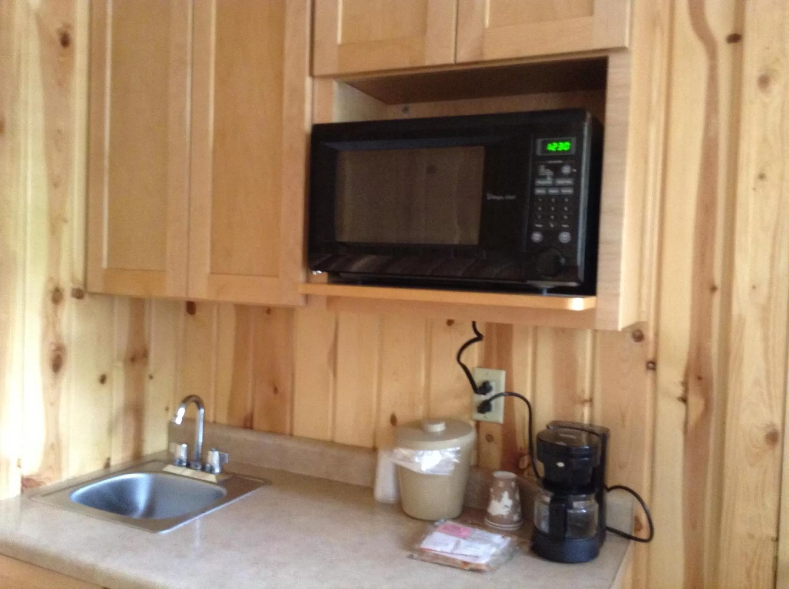 Kitchen or kitchenette, Kitchen/Kitchenette in Willard Munger Inn