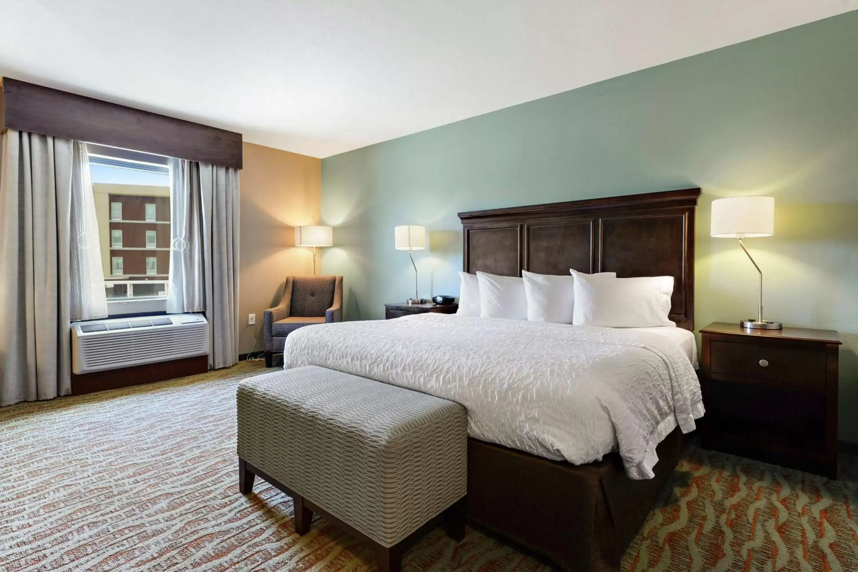 Bed in Hampton Inn & Suites Gulfport Bed in Hampton Inn & Suites Gulfport