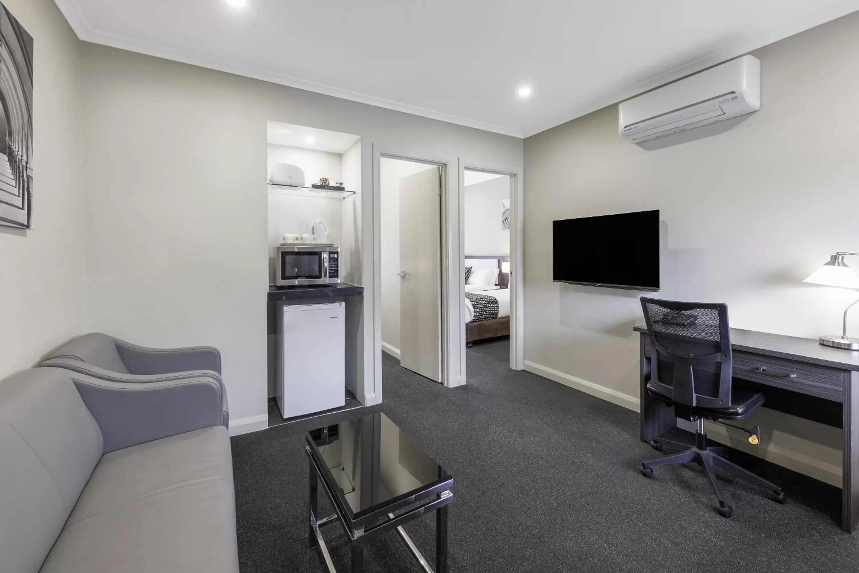 Communal lounge/ TV room, TV/Entertainment Center in Quality Hotel Melbourne Airport