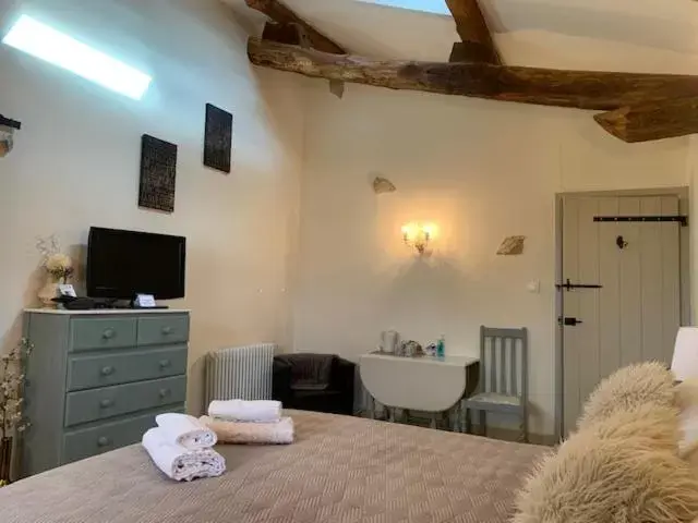 Standard Double Room with Private Bathroom in Les Glycines Standard Double Room with Private Bathroom in Les Glycines