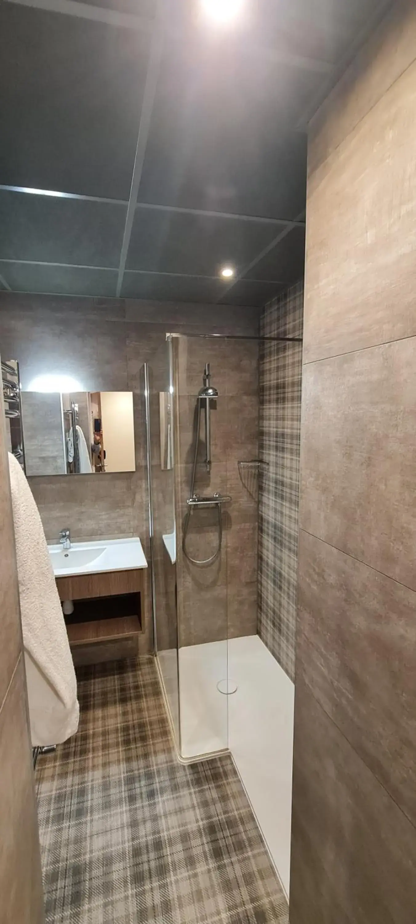 Shower, Bathroom in Hotel les Brises