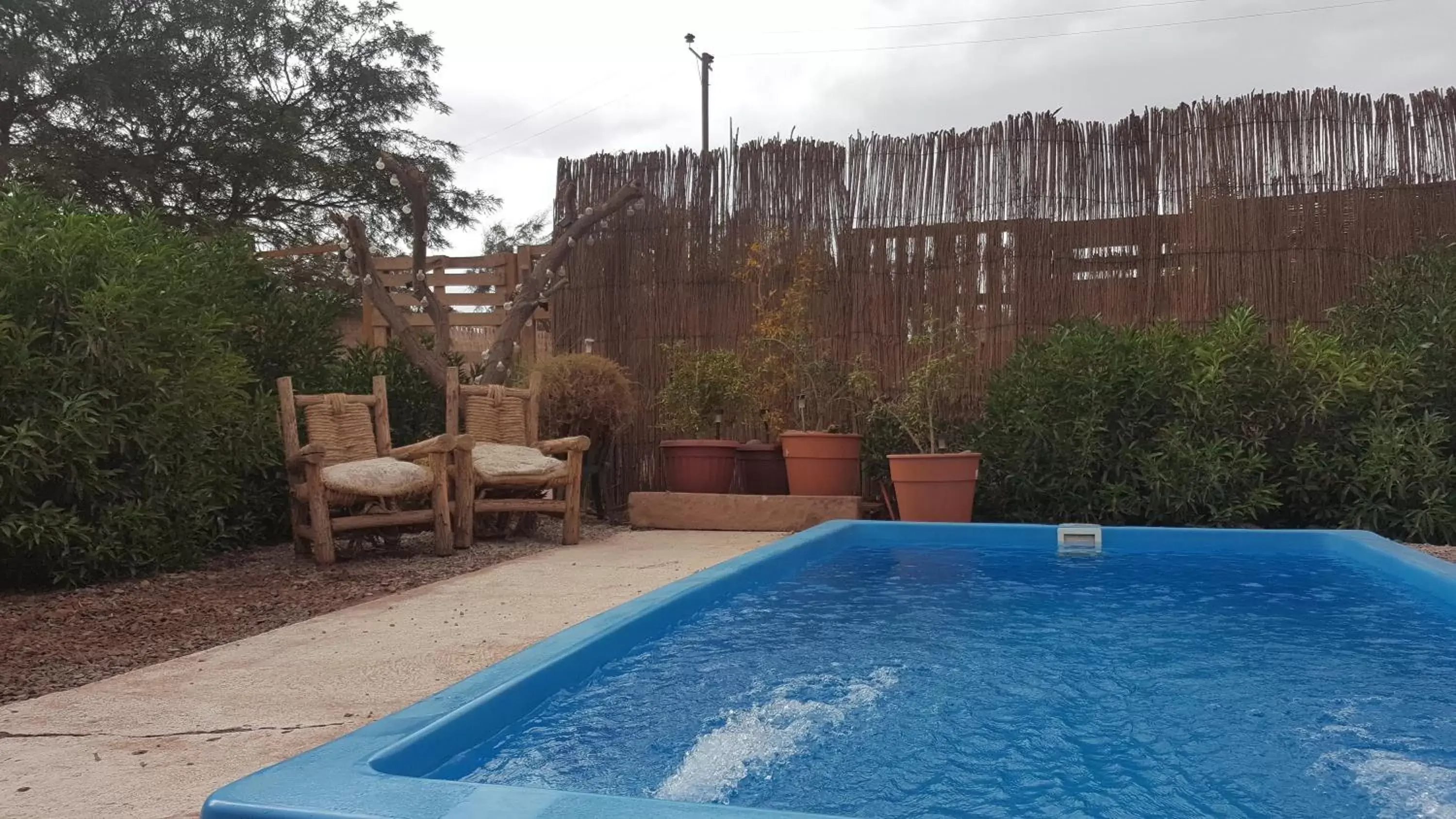 Swimming Pool in Hotel Pat'ta Hoiri