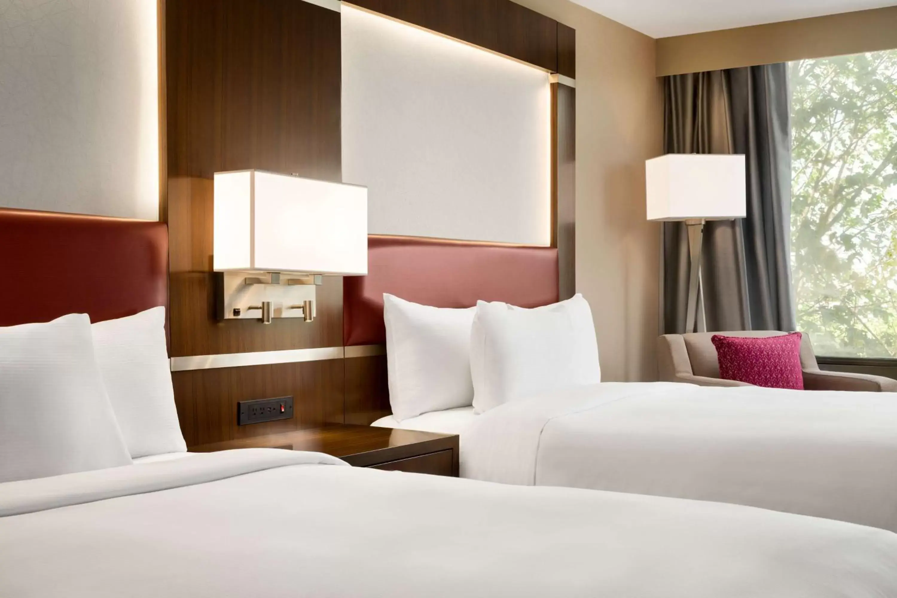 Bed in DoubleTree by Hilton Hotel Toronto Airport West