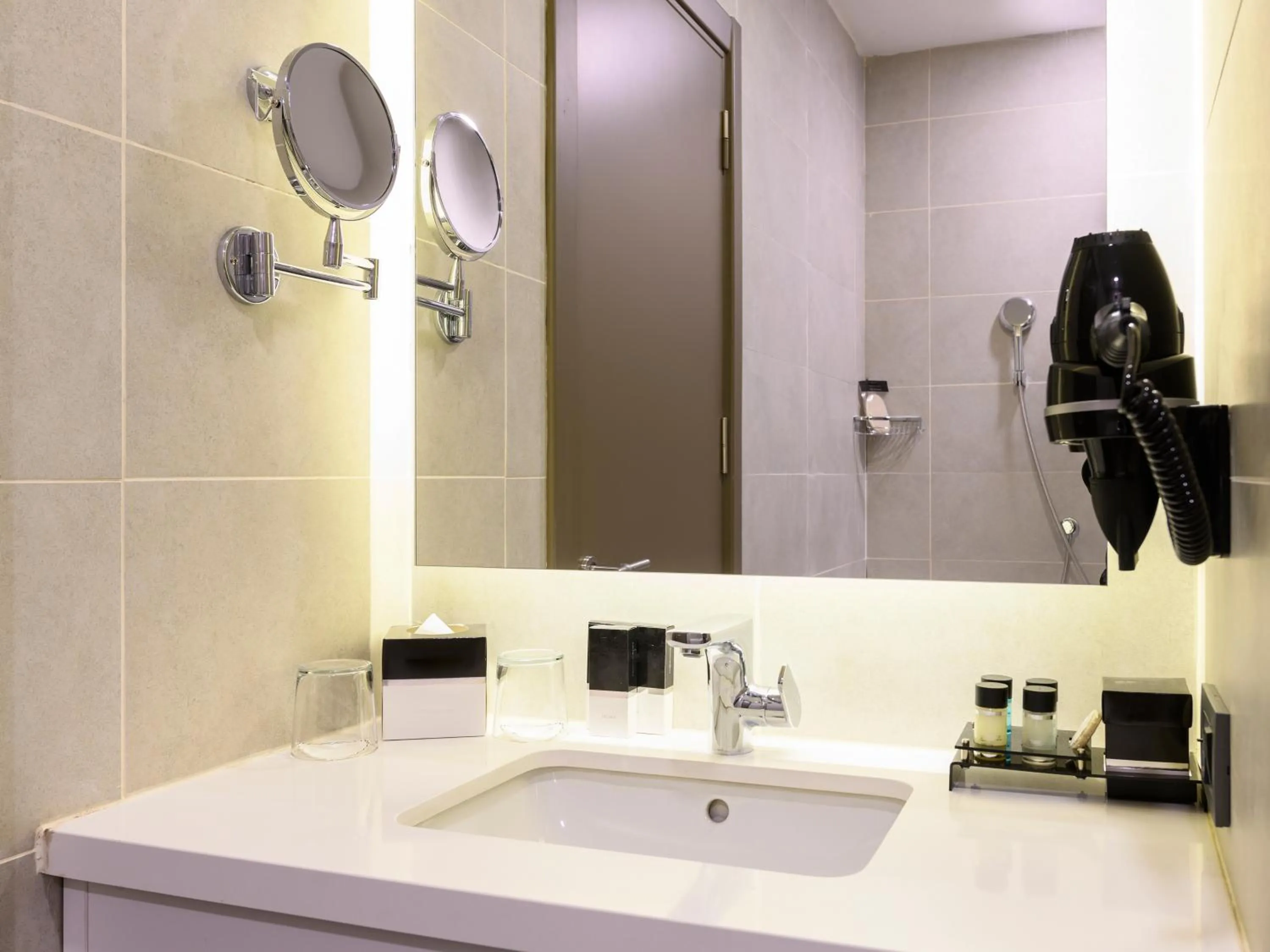 Bathroom in La Quinta by Wyndham Istanbul Gunesli