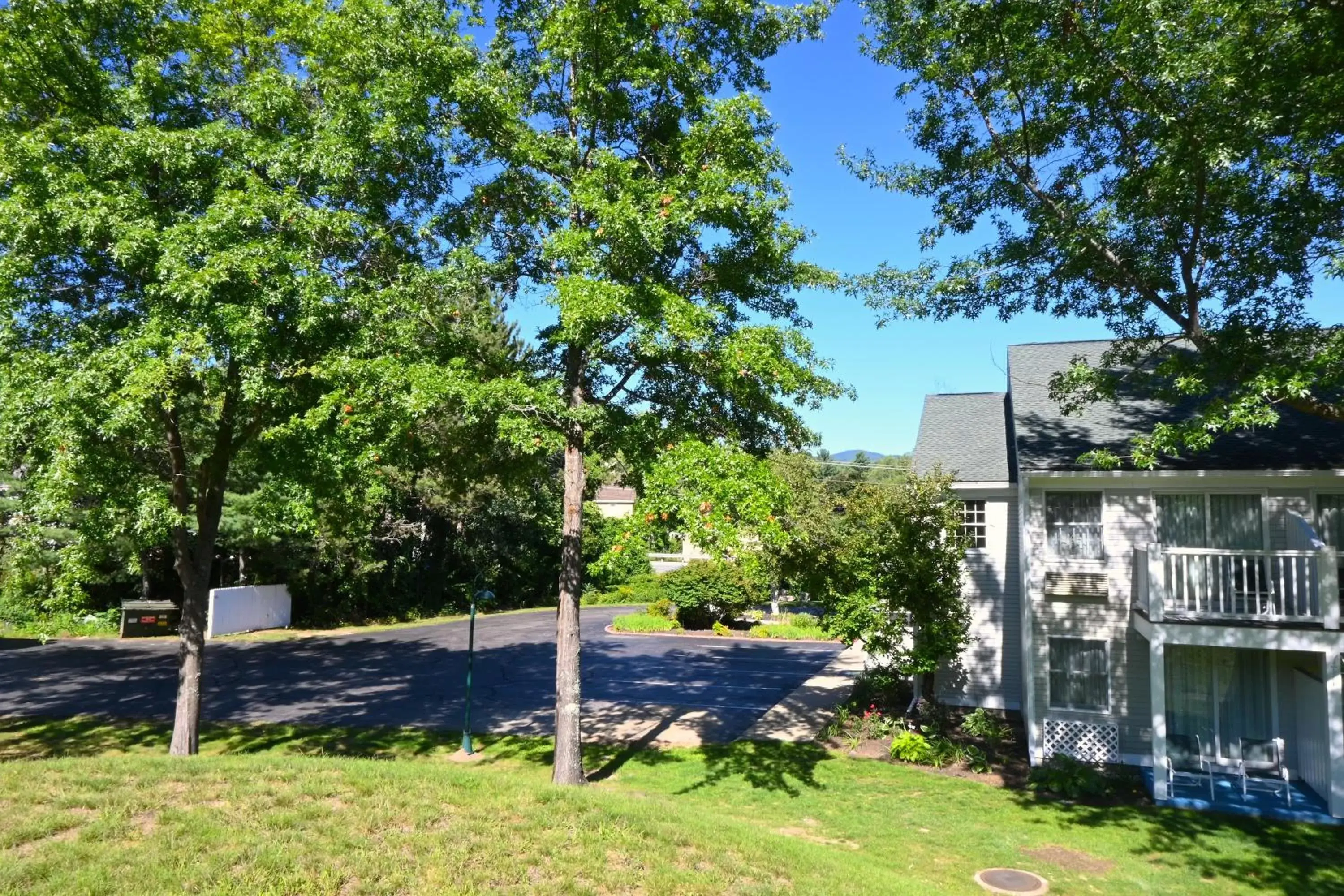 Parking, Garden in The Lodge at Jackson Village