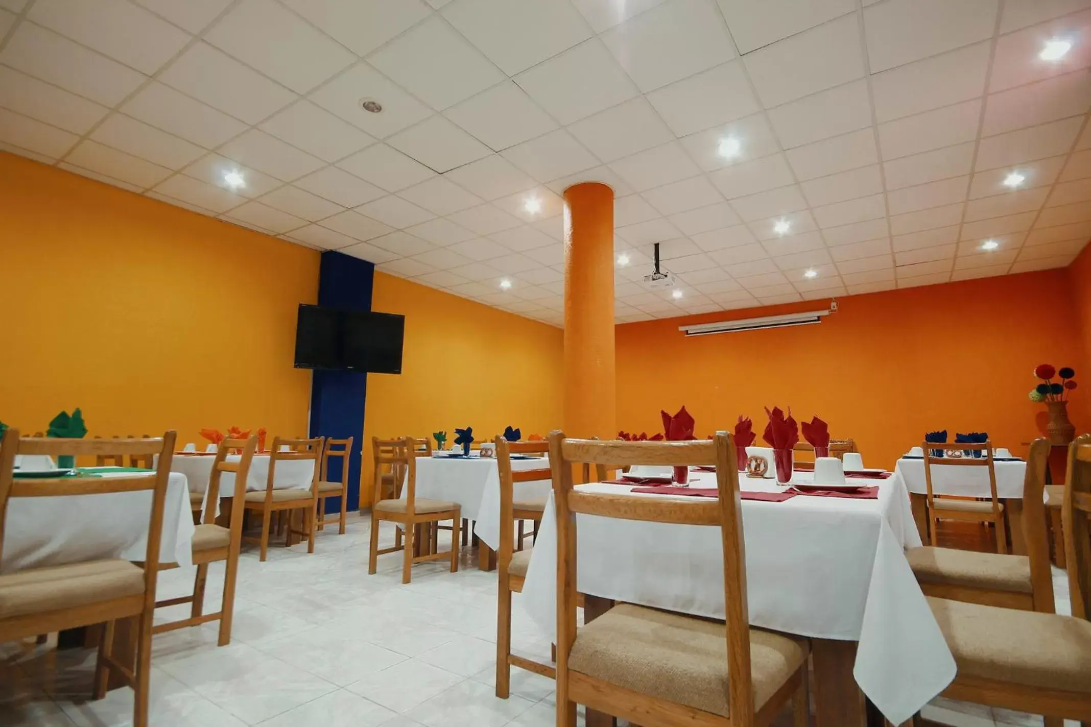 Food, Restaurant/Places to Eat in HOTEL EL CONQUISTADOR MONARCA.