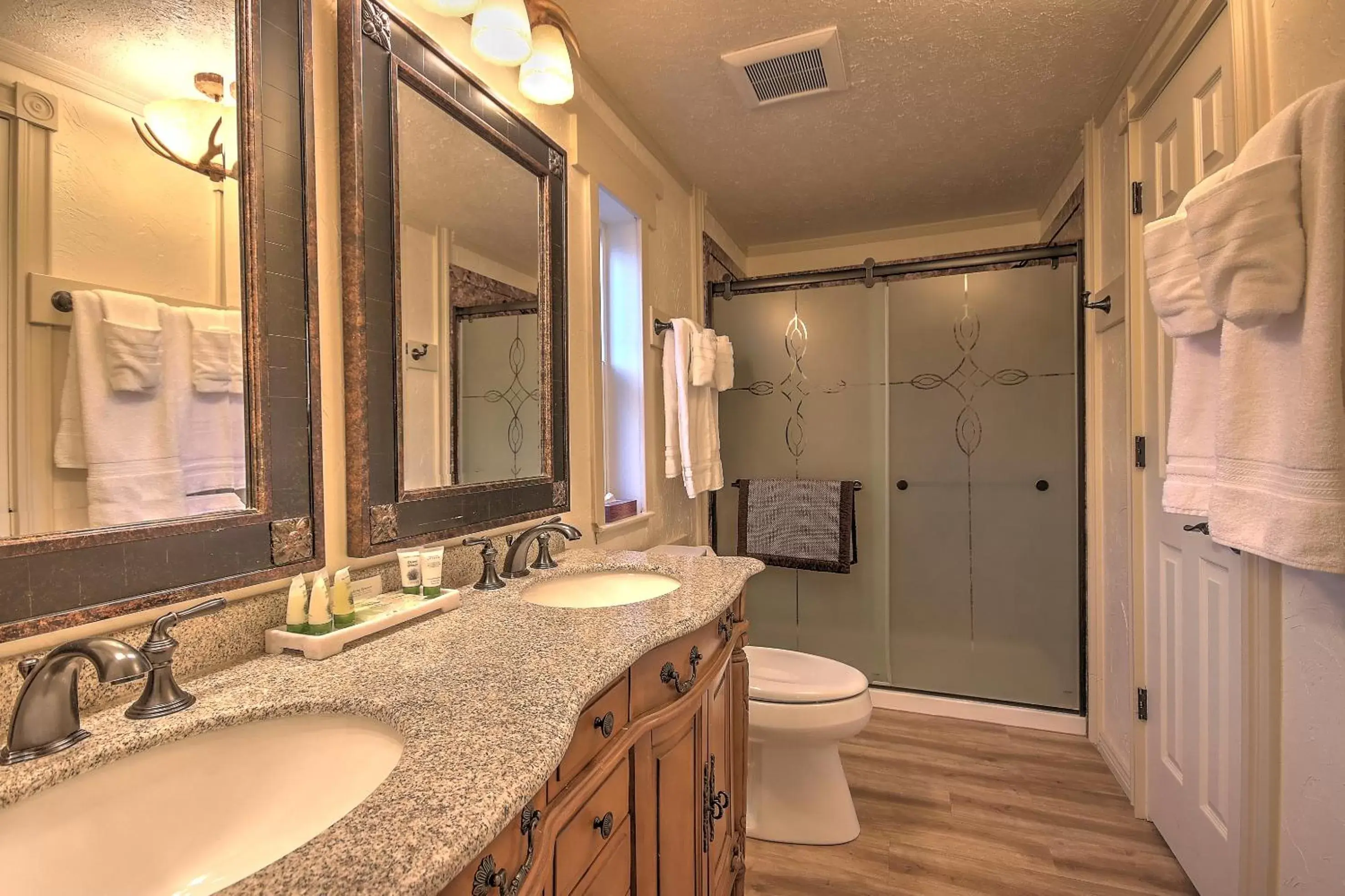 Bathroom in Yellowstone Gateway Inn