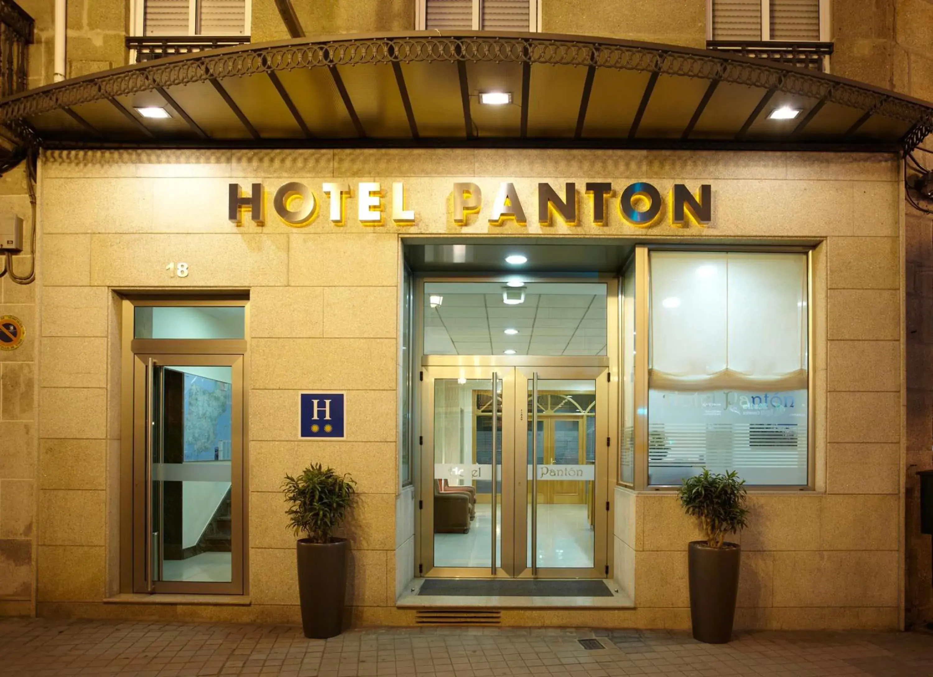 Facade/entrance in Hotel Pantón