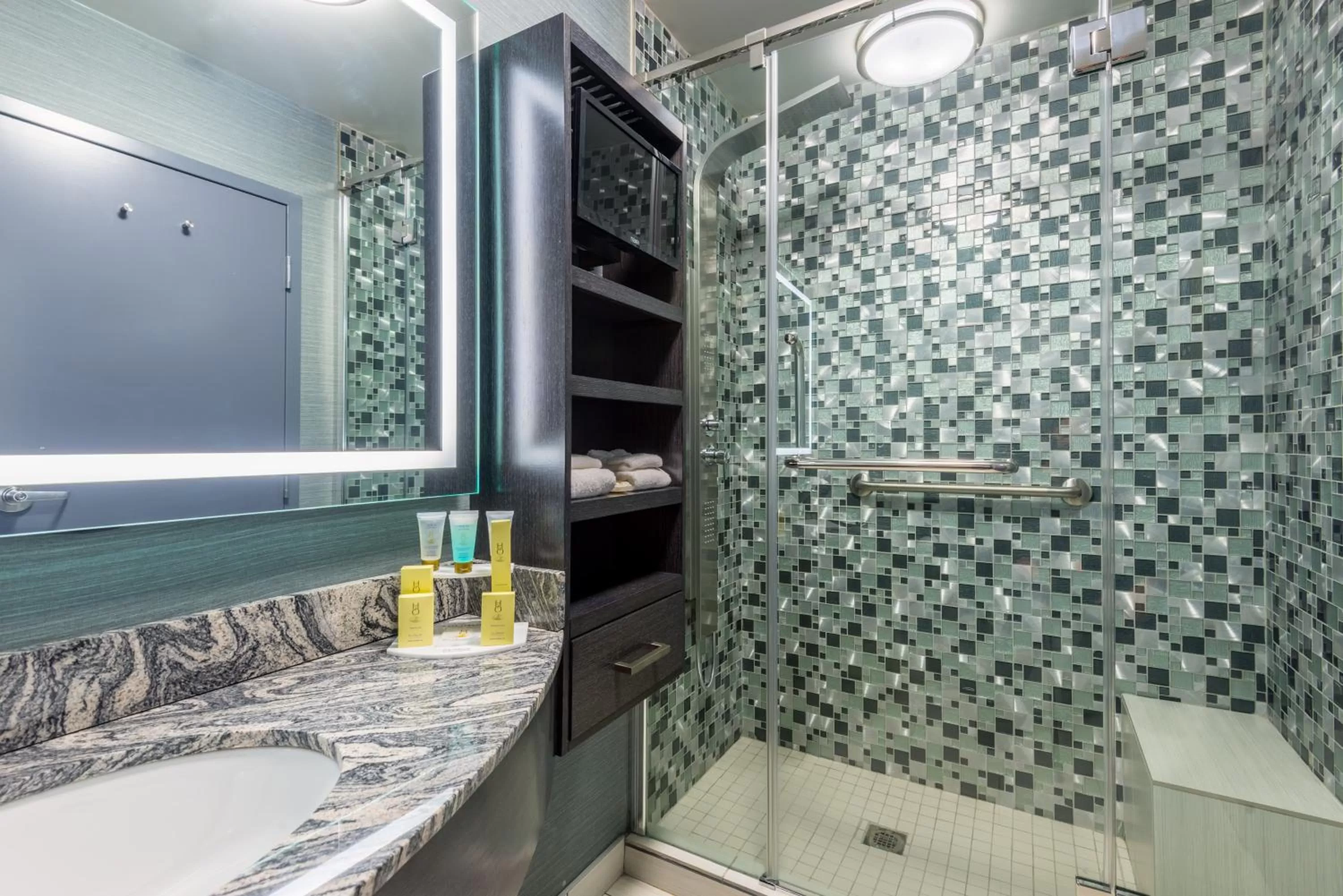 Shower in Applause Hotel Calgary Airport by CLIQUE