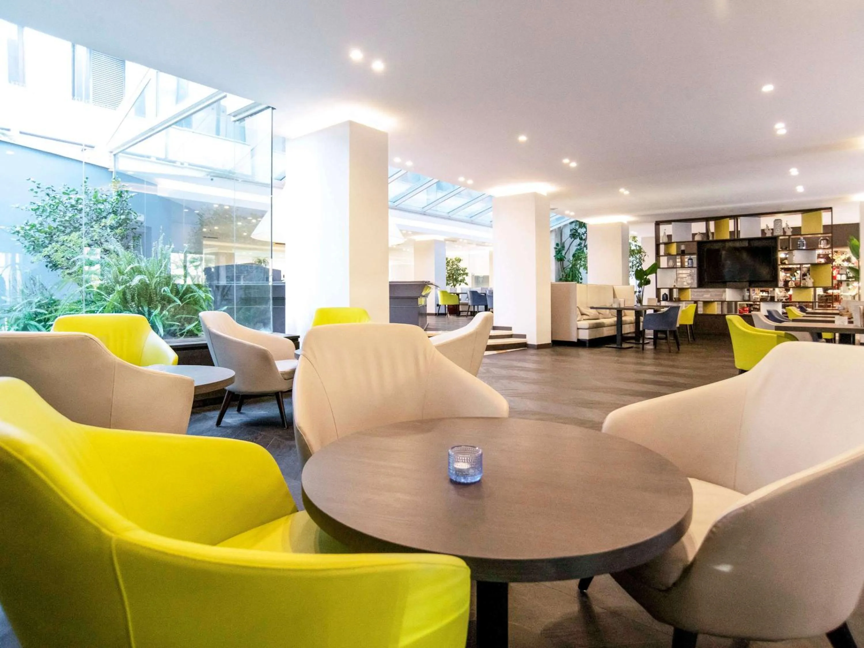 Lounge or bar in Mercure Roma West