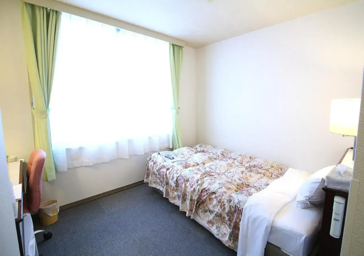 Bed in Royal Inn Shinyamaguchi Ekimae Bed in Royal Inn Shinyamaguchi Ekimae