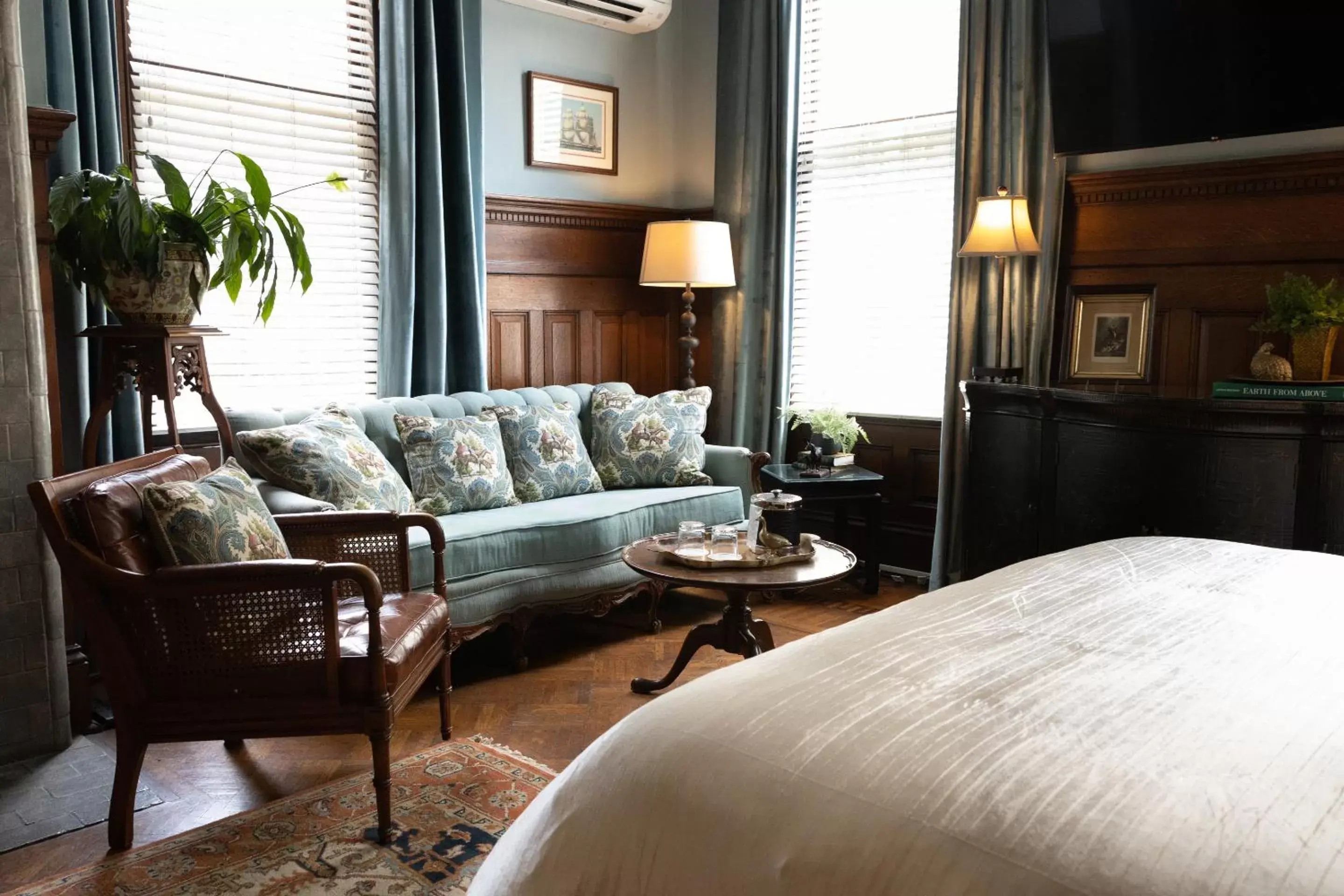 Seating Area in Forsyth Park Inn